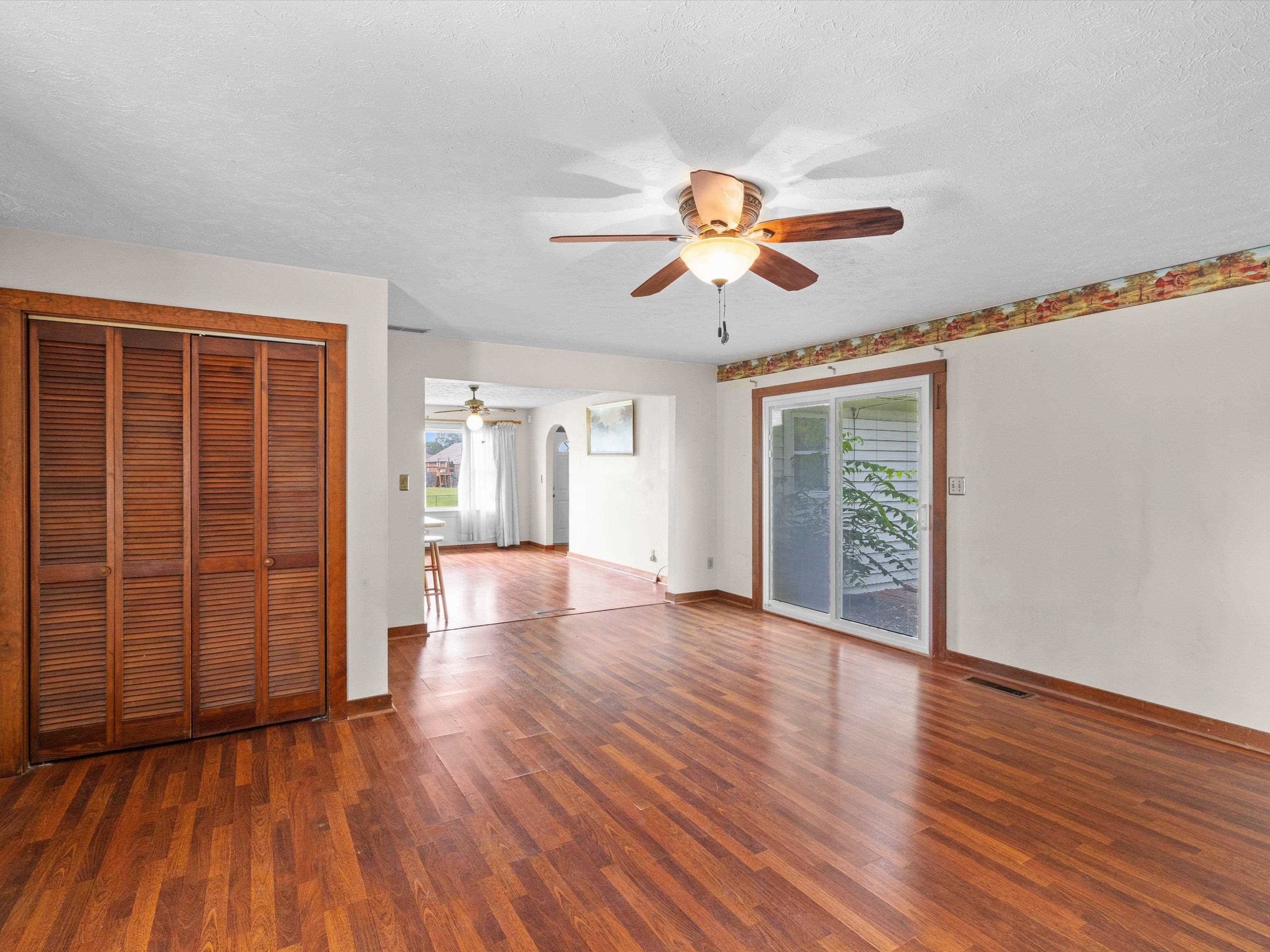 715 Eastwood Drive, Owensboro, Kentucky 42303, 2 Bedrooms Bedrooms, ,1 BathroomBathrooms,Single Family Residence,For Sale,Eastwood Drive,92790