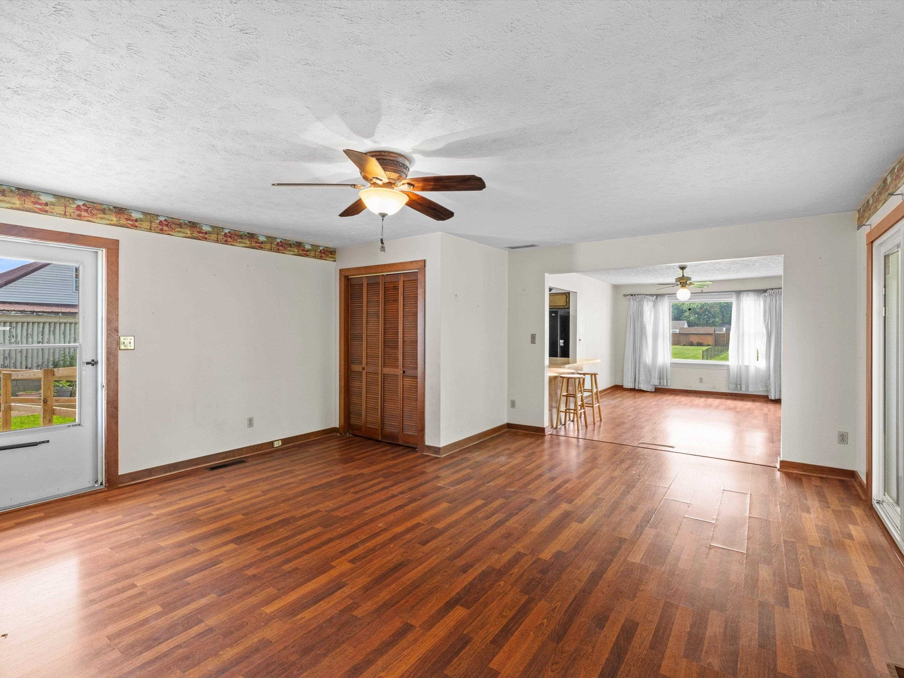 715 Eastwood Drive, Owensboro, Kentucky 42303, 2 Bedrooms Bedrooms, ,1 BathroomBathrooms,Single Family Residence,For Sale,Eastwood Drive,92790