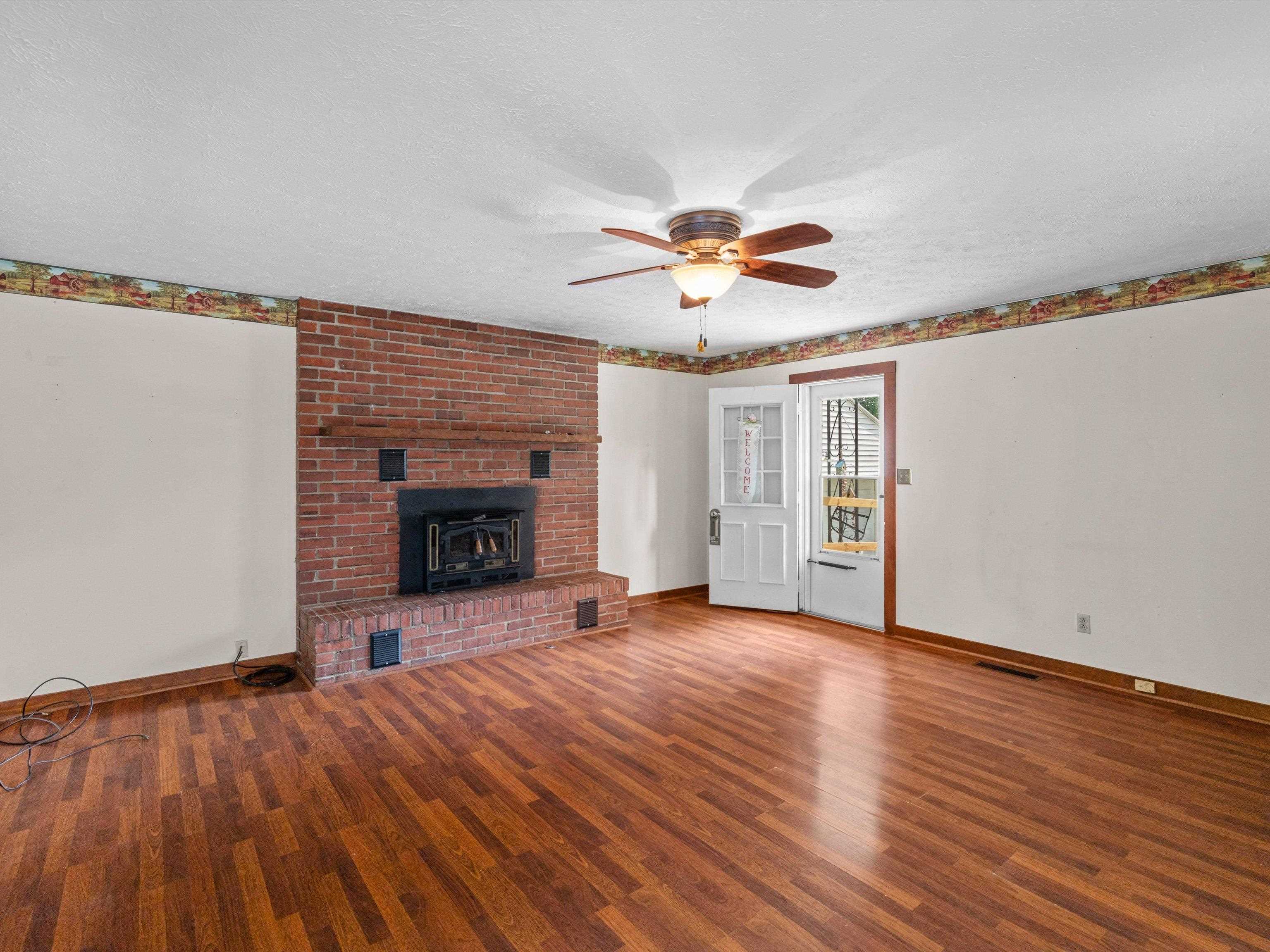715 Eastwood Drive, Owensboro, Kentucky 42303, 2 Bedrooms Bedrooms, ,1 BathroomBathrooms,Single Family Residence,For Sale,Eastwood Drive,92790