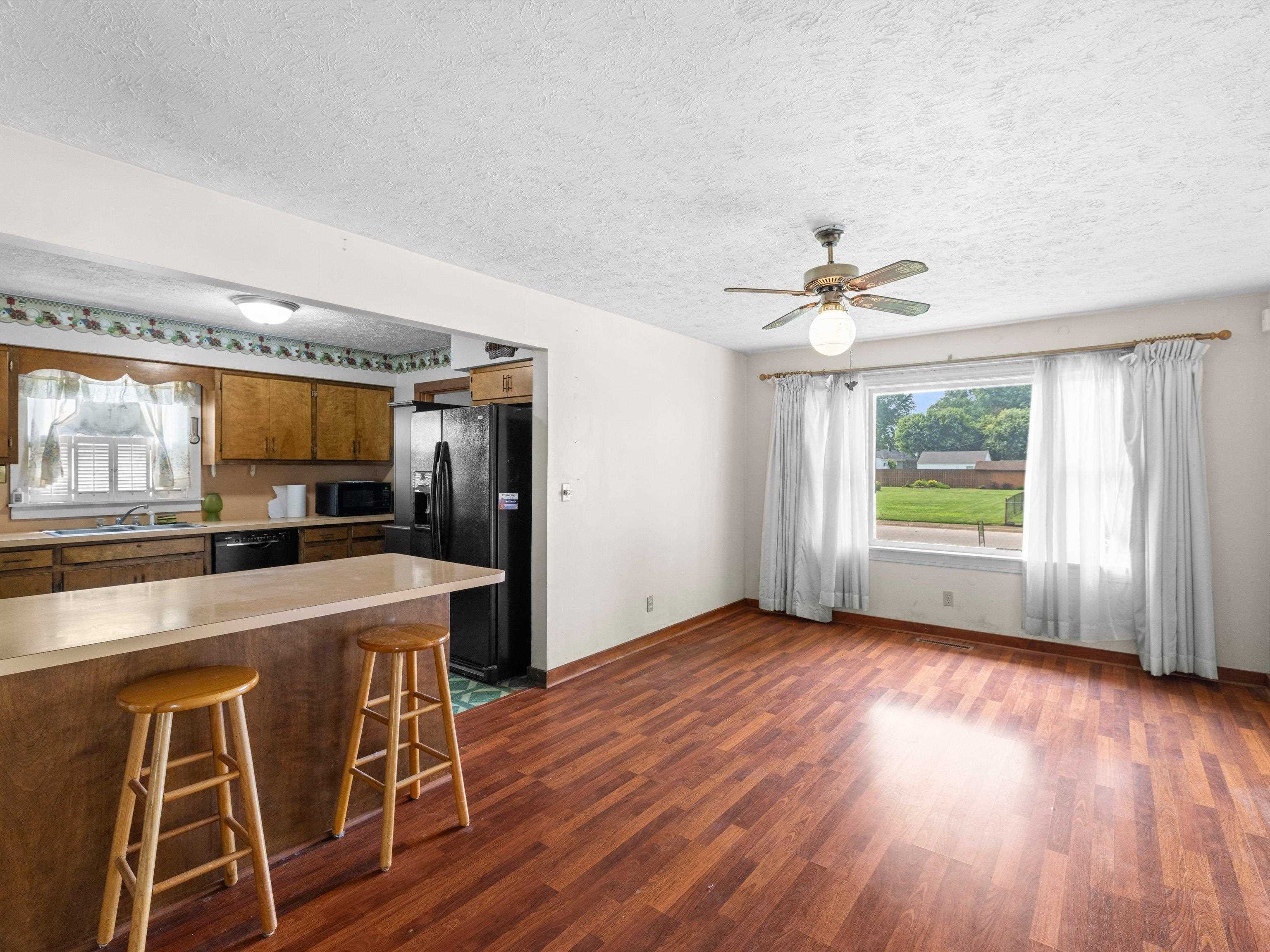 715 Eastwood Drive, Owensboro, Kentucky 42303, 2 Bedrooms Bedrooms, ,1 BathroomBathrooms,Single Family Residence,For Sale,Eastwood Drive,92790