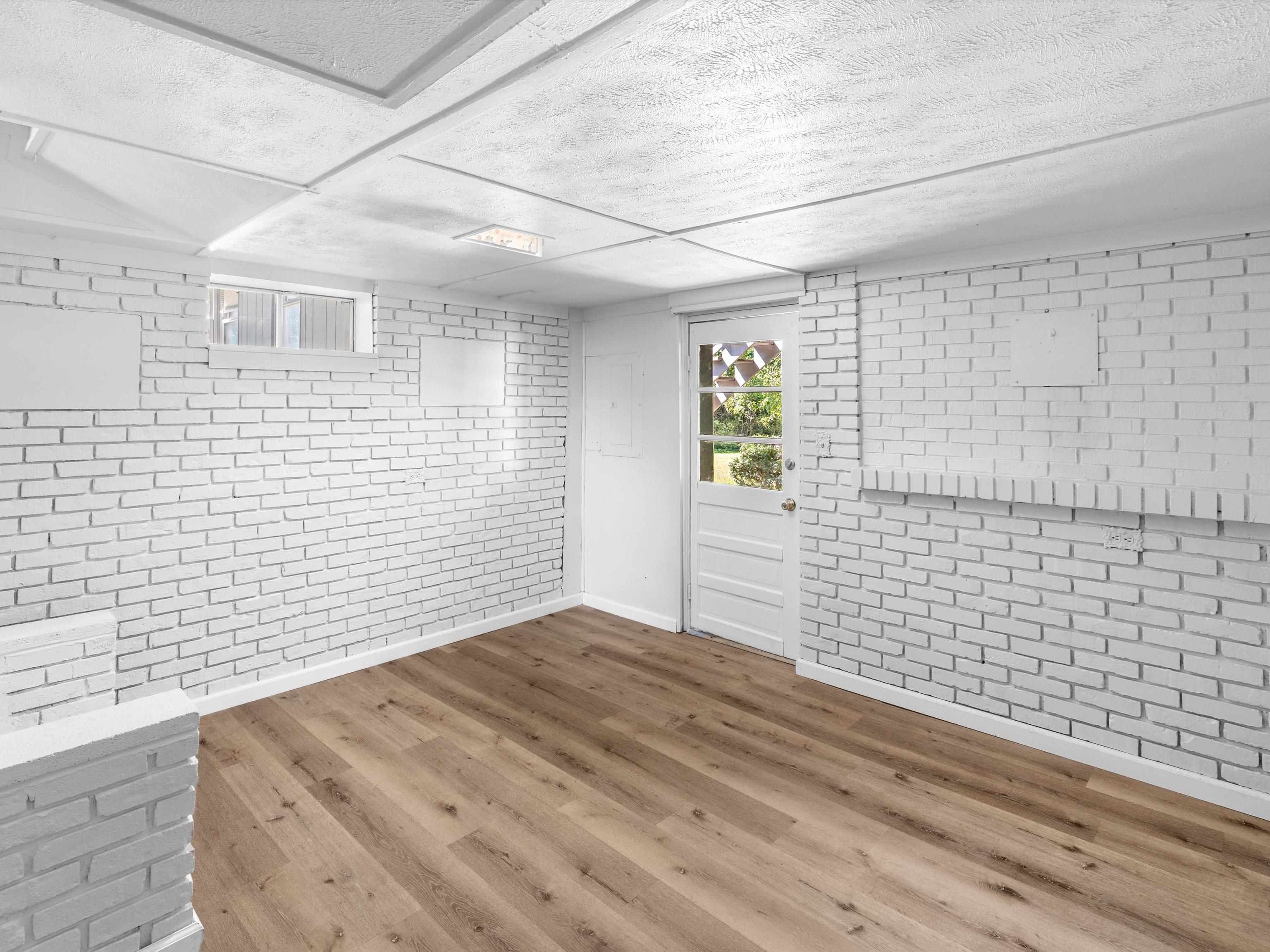 3011 Elmwood Dr, Henderson, Kentucky 42420, 2 Bedrooms Bedrooms, ,1 BathroomBathrooms,Single Family Residence,For Sale,Elmwood Dr,92793