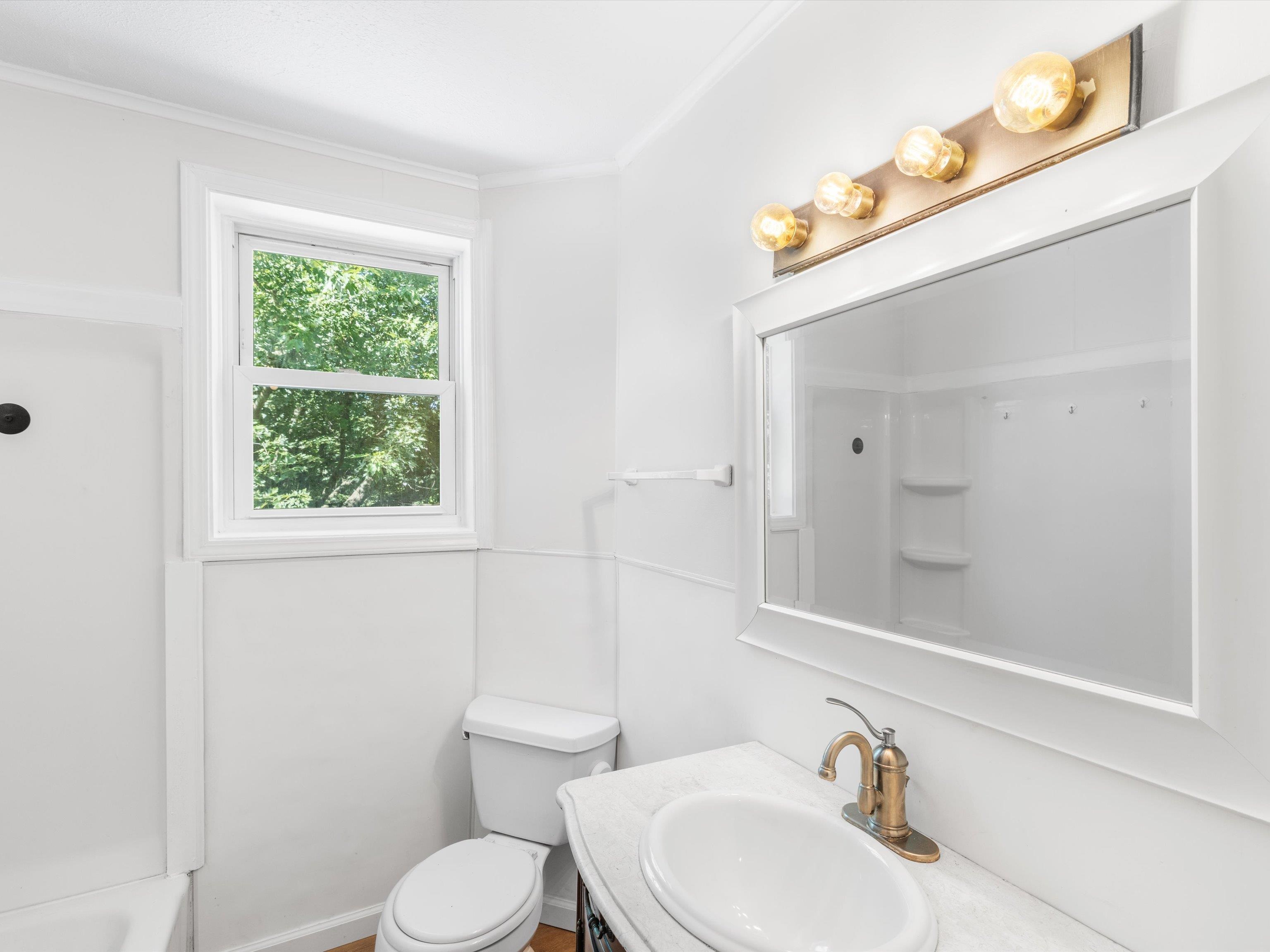 3011 Elmwood Dr, Henderson, Kentucky 42420, 2 Bedrooms Bedrooms, ,1 BathroomBathrooms,Single Family Residence,For Sale,Elmwood Dr,92793