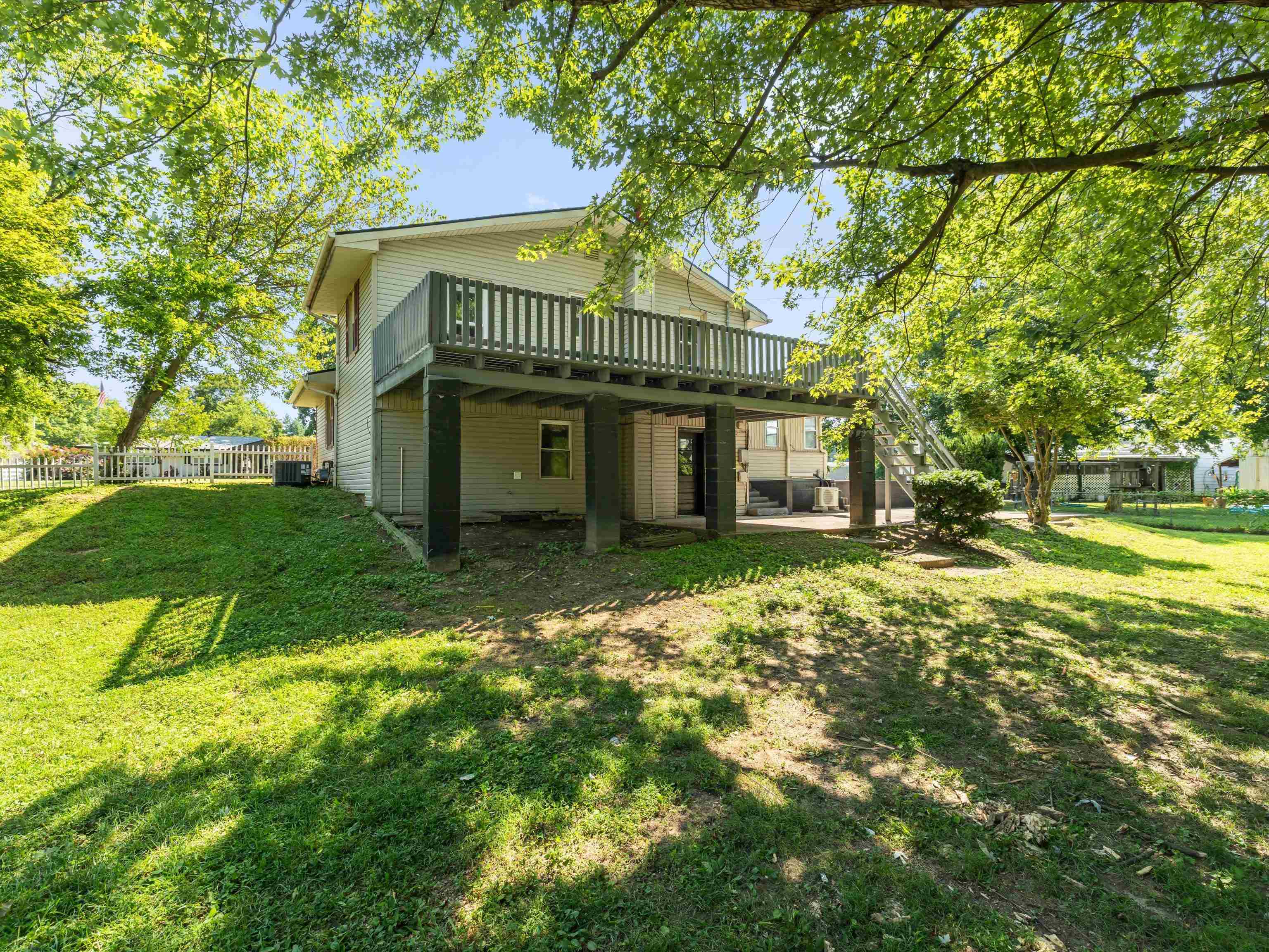 3011 Elmwood Dr, Henderson, Kentucky 42420, 2 Bedrooms Bedrooms, ,1 BathroomBathrooms,Single Family Residence,For Sale,Elmwood Dr,92793