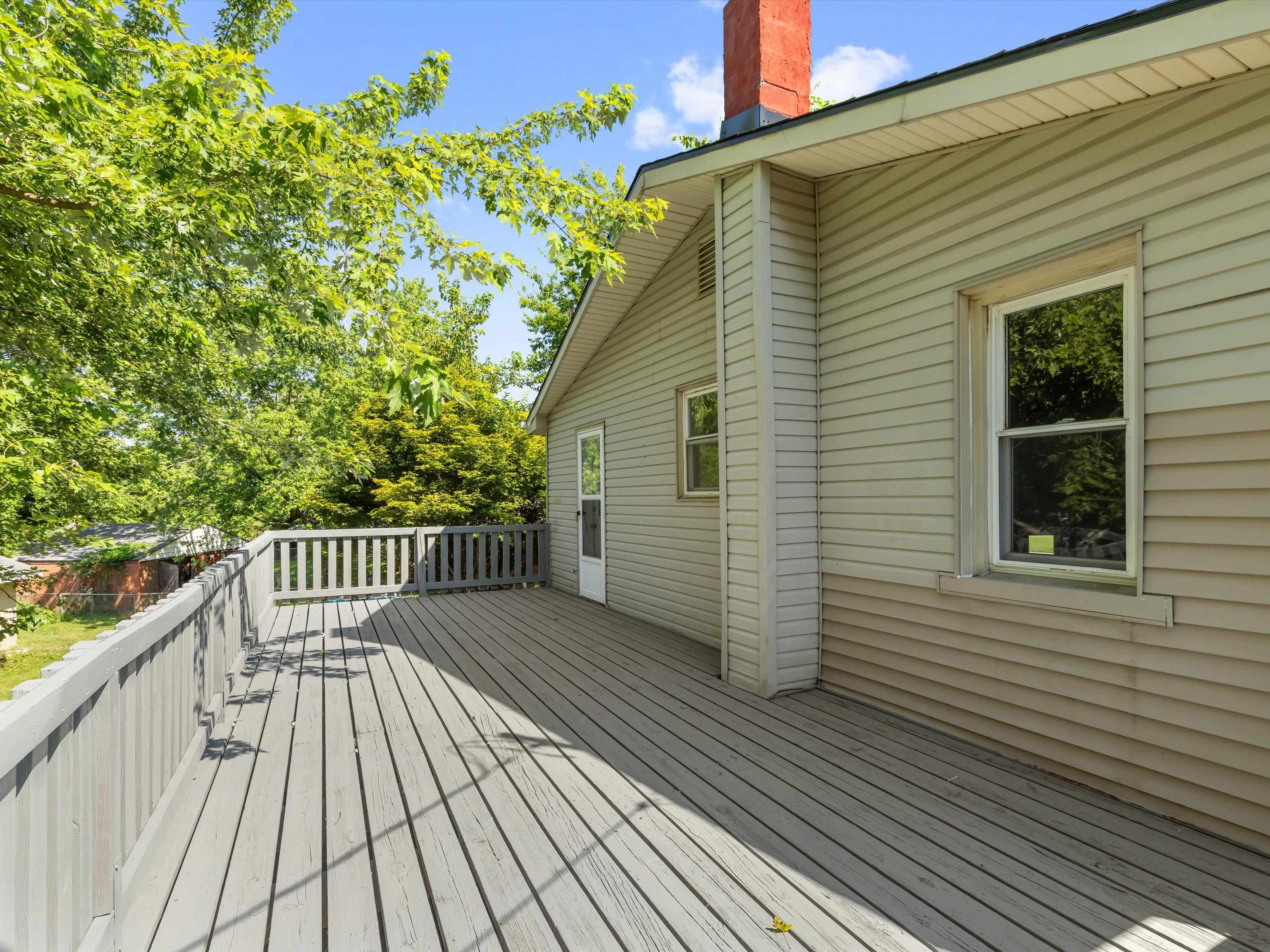3011 Elmwood Dr, Henderson, Kentucky 42420, 2 Bedrooms Bedrooms, ,1 BathroomBathrooms,Single Family Residence,For Sale,Elmwood Dr,92793