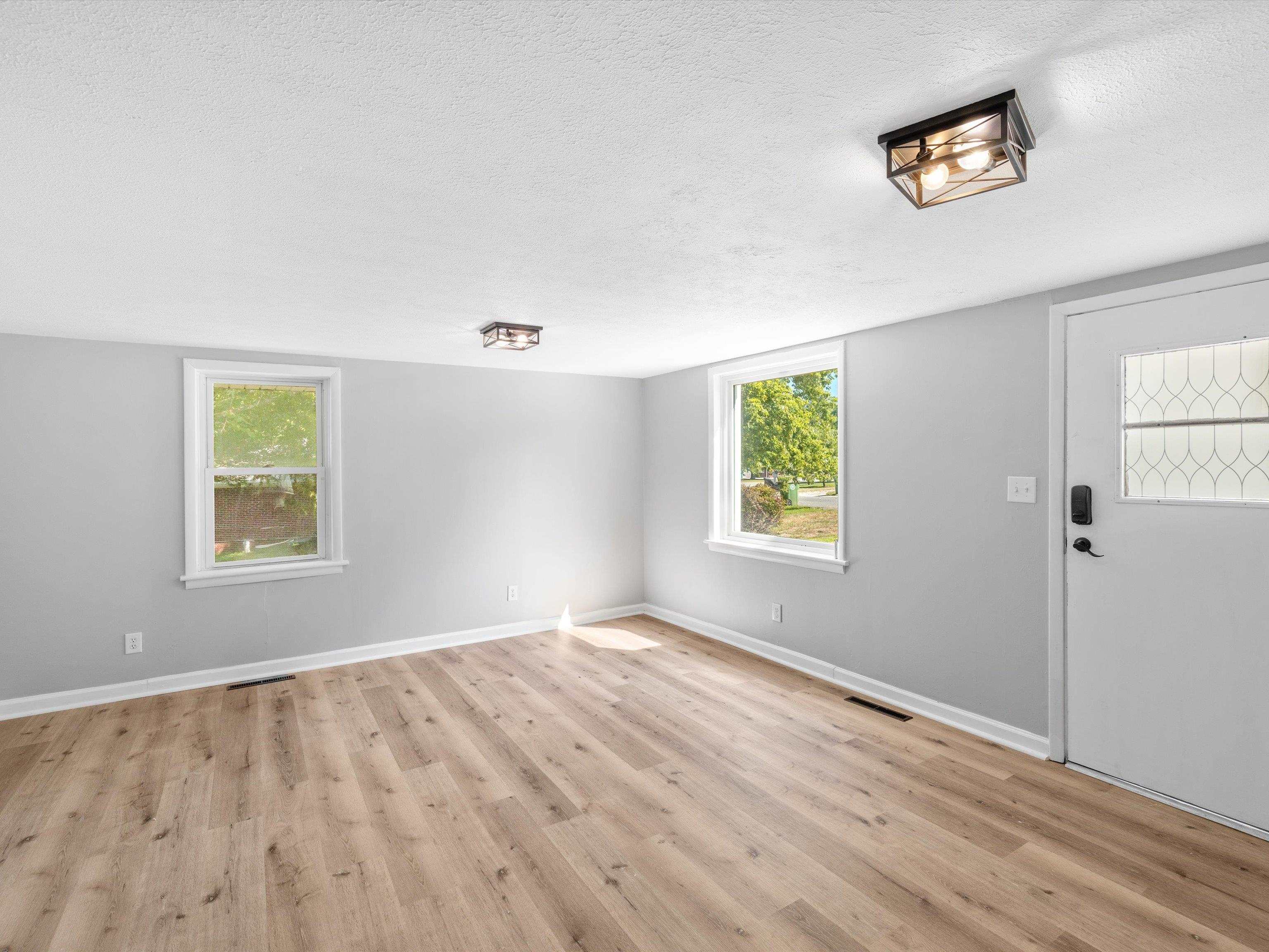 3011 Elmwood Dr, Henderson, Kentucky 42420, 2 Bedrooms Bedrooms, ,1 BathroomBathrooms,Single Family Residence,For Sale,Elmwood Dr,92793