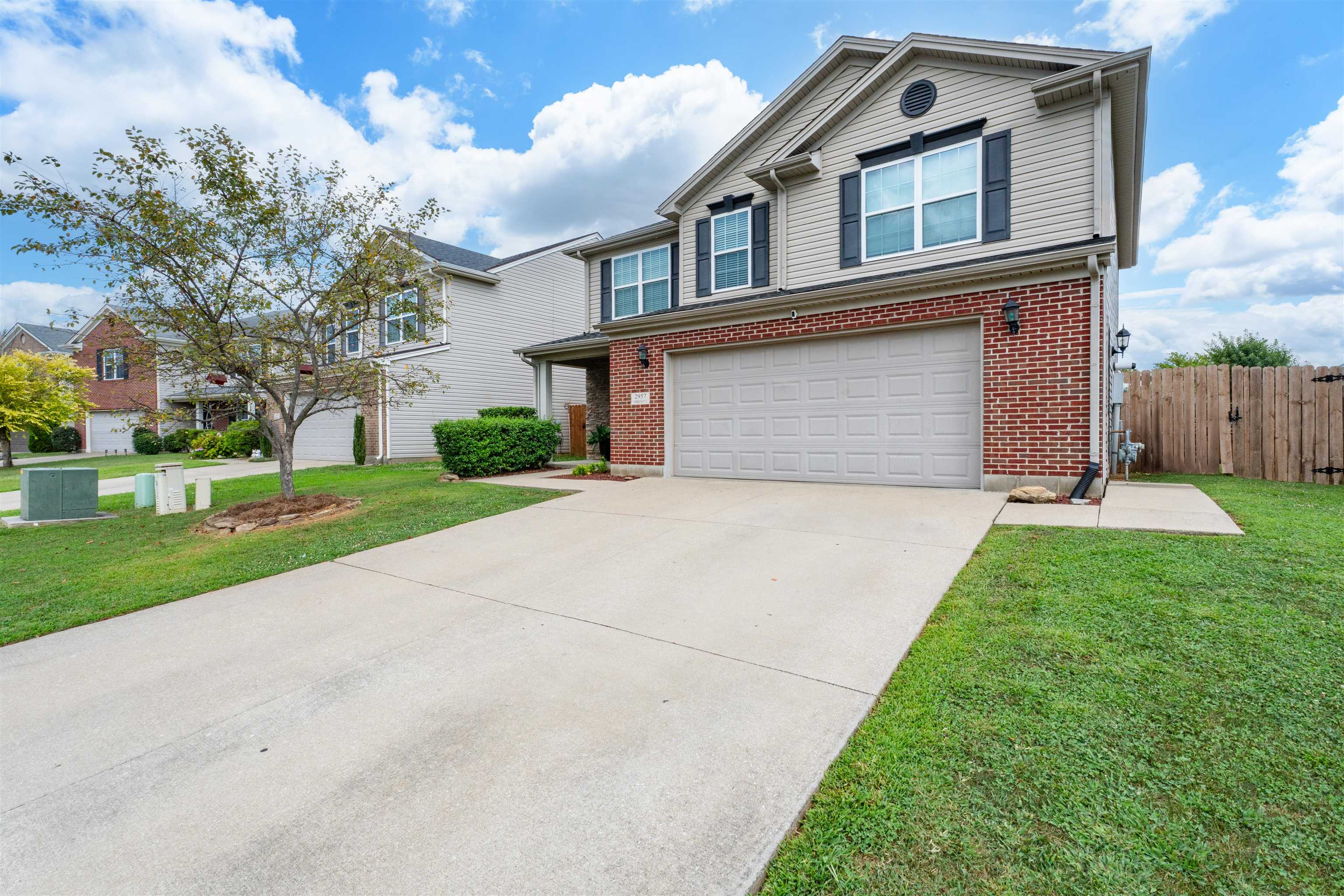 2957 Summer Point Court, Owensboro, Kentucky 42303, 5 Bedrooms Bedrooms, ,2 BathroomsBathrooms,Single Family Residence,For Sale,Summer Point Court,92795