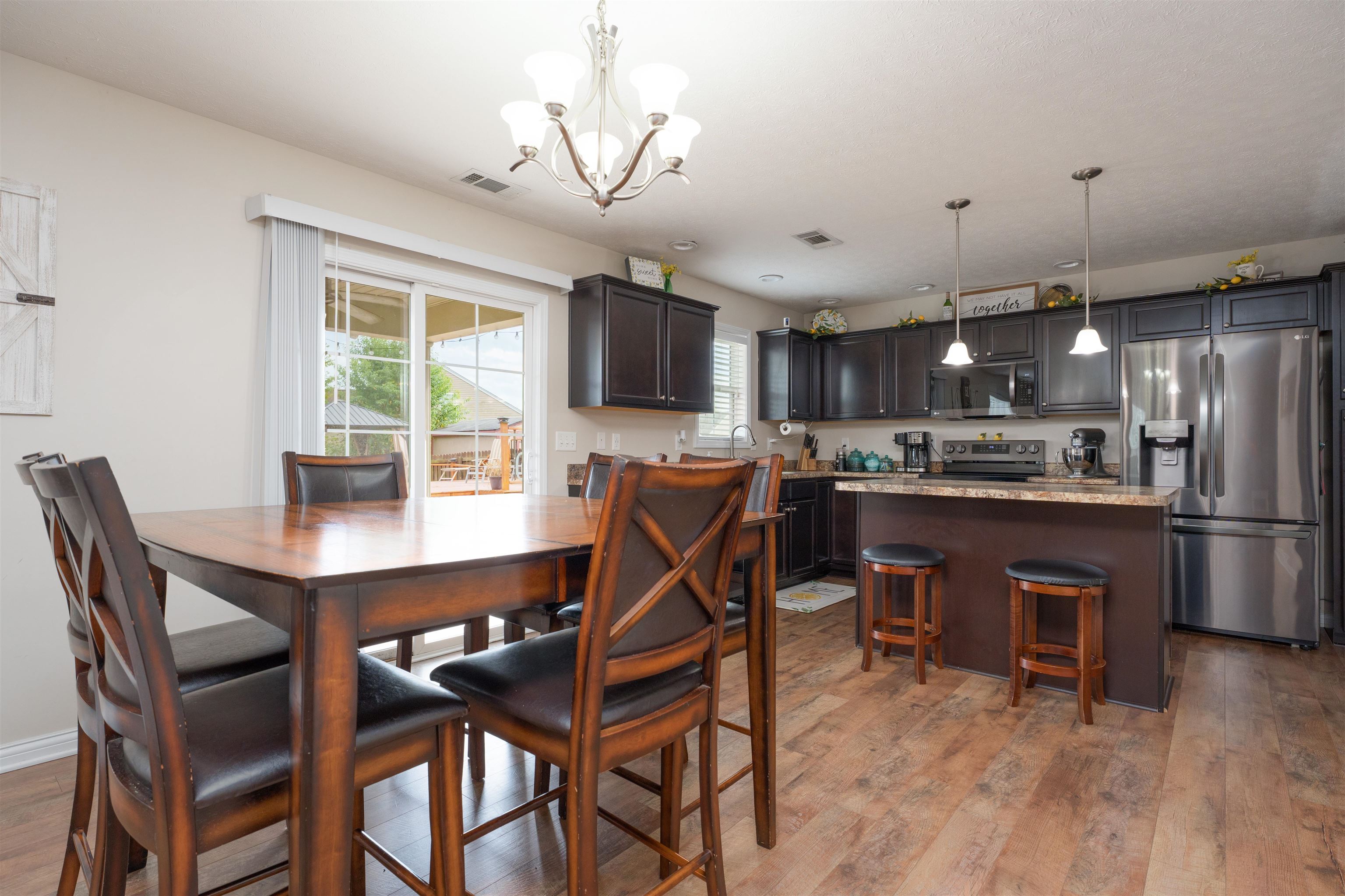 2957 Summer Point Court, Owensboro, Kentucky 42303, 5 Bedrooms Bedrooms, ,2 BathroomsBathrooms,Single Family Residence,For Sale,Summer Point Court,92795