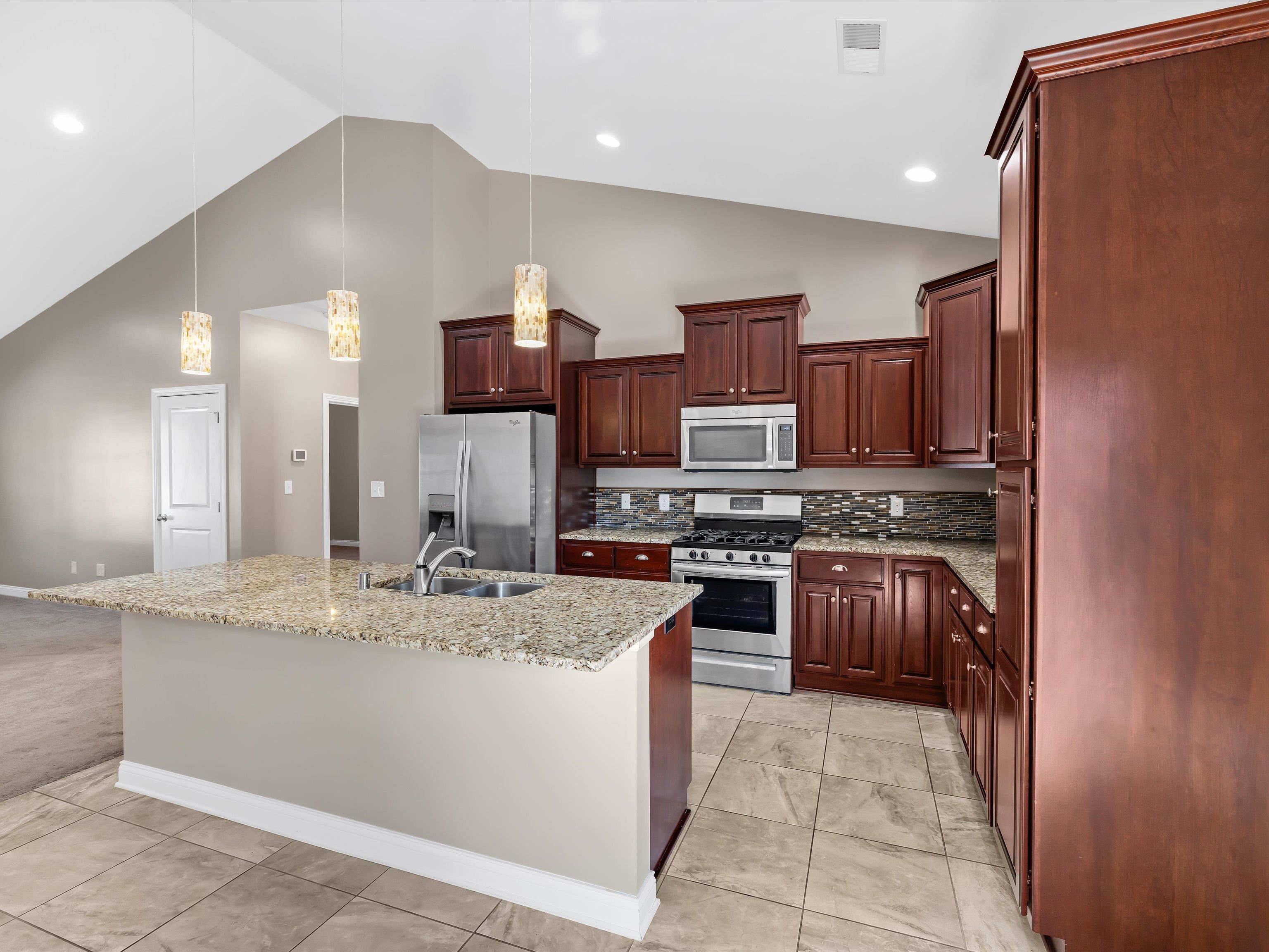 5060 Diamond Drive, Owensboro, Kentucky 42303, 3 Bedrooms Bedrooms, ,2 BathroomsBathrooms,Single Family Residence,For Sale,Diamond Drive,92796