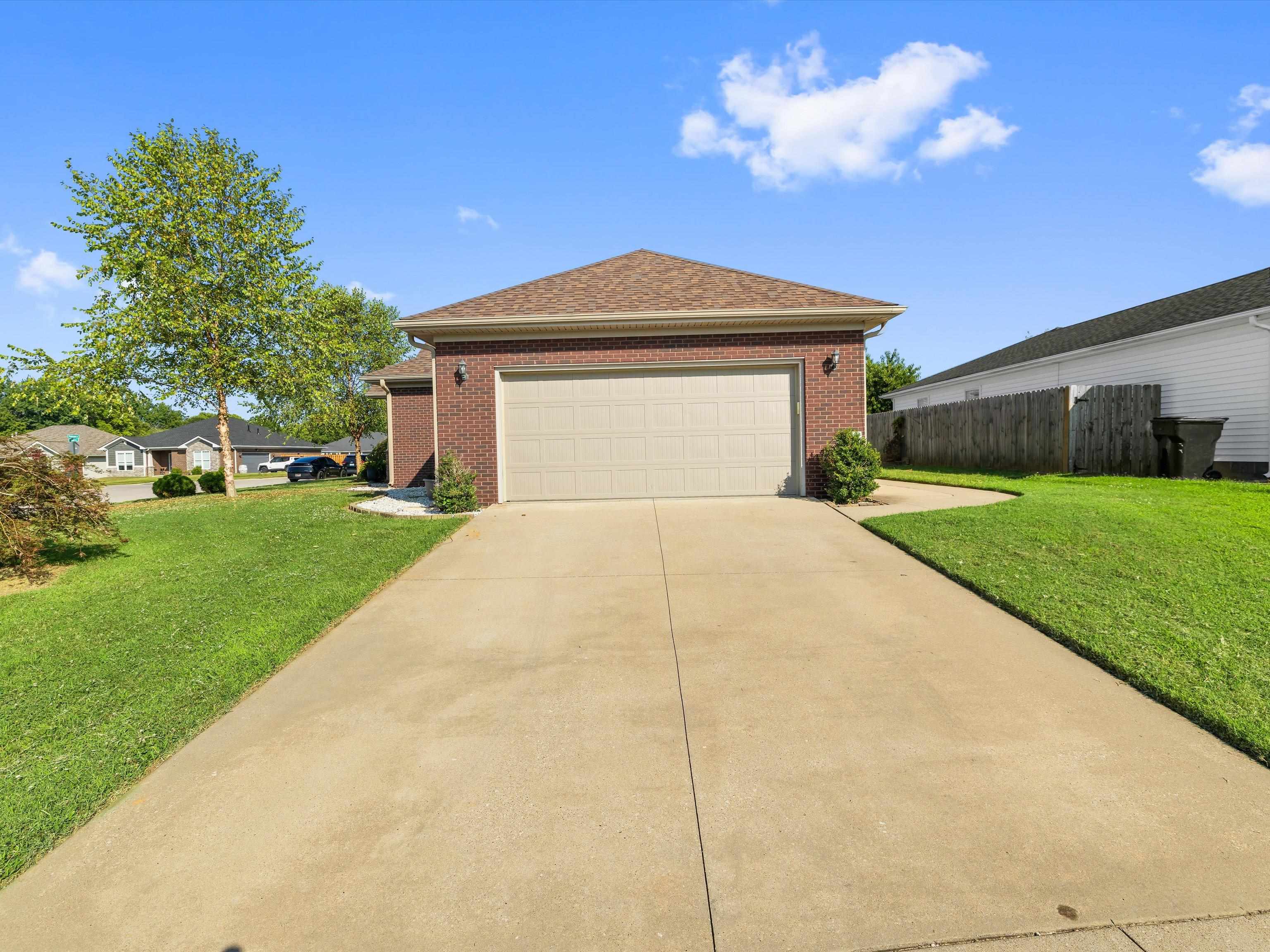 5060 Diamond Drive, Owensboro, Kentucky 42303, 3 Bedrooms Bedrooms, ,2 BathroomsBathrooms,Single Family Residence,For Sale,Diamond Drive,92796