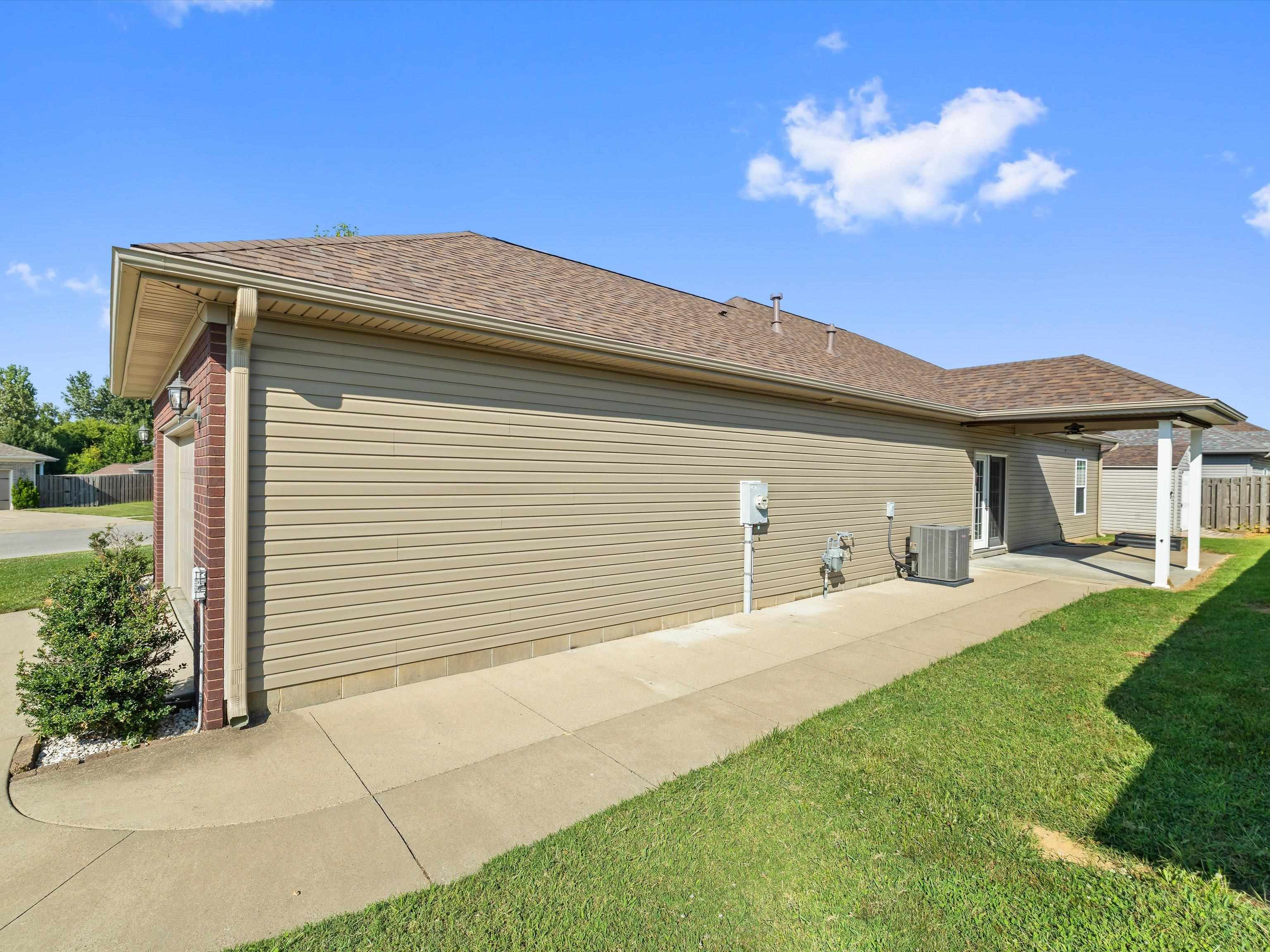 5060 Diamond Drive, Owensboro, Kentucky 42303, 3 Bedrooms Bedrooms, ,2 BathroomsBathrooms,Single Family Residence,For Sale,Diamond Drive,92796