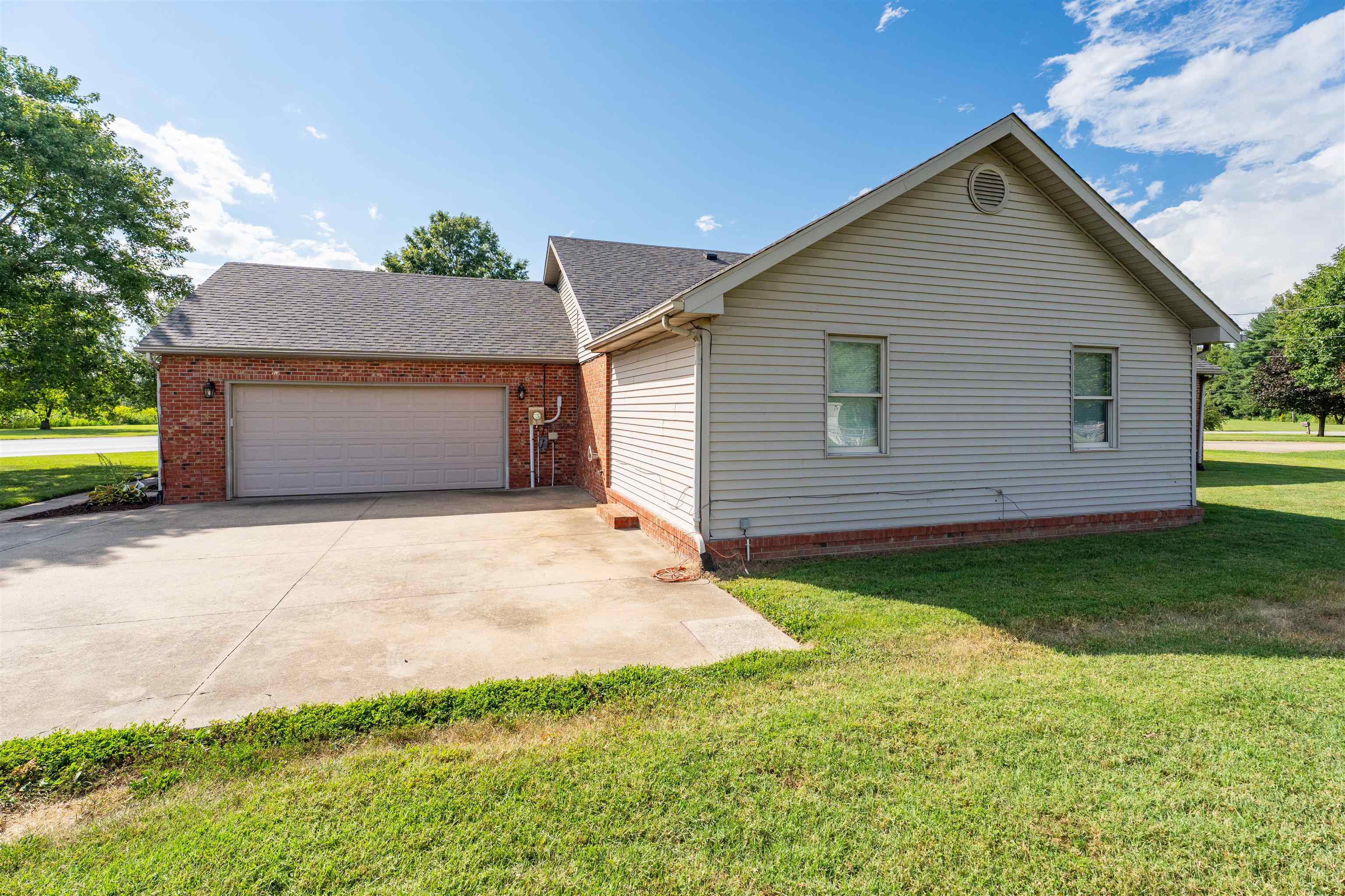 2701 Reid Rd, Owensboro, Kentucky 42303, 4 Bedrooms Bedrooms, ,2 BathroomsBathrooms,Single Family Residence,For Sale,Reid Rd,92797