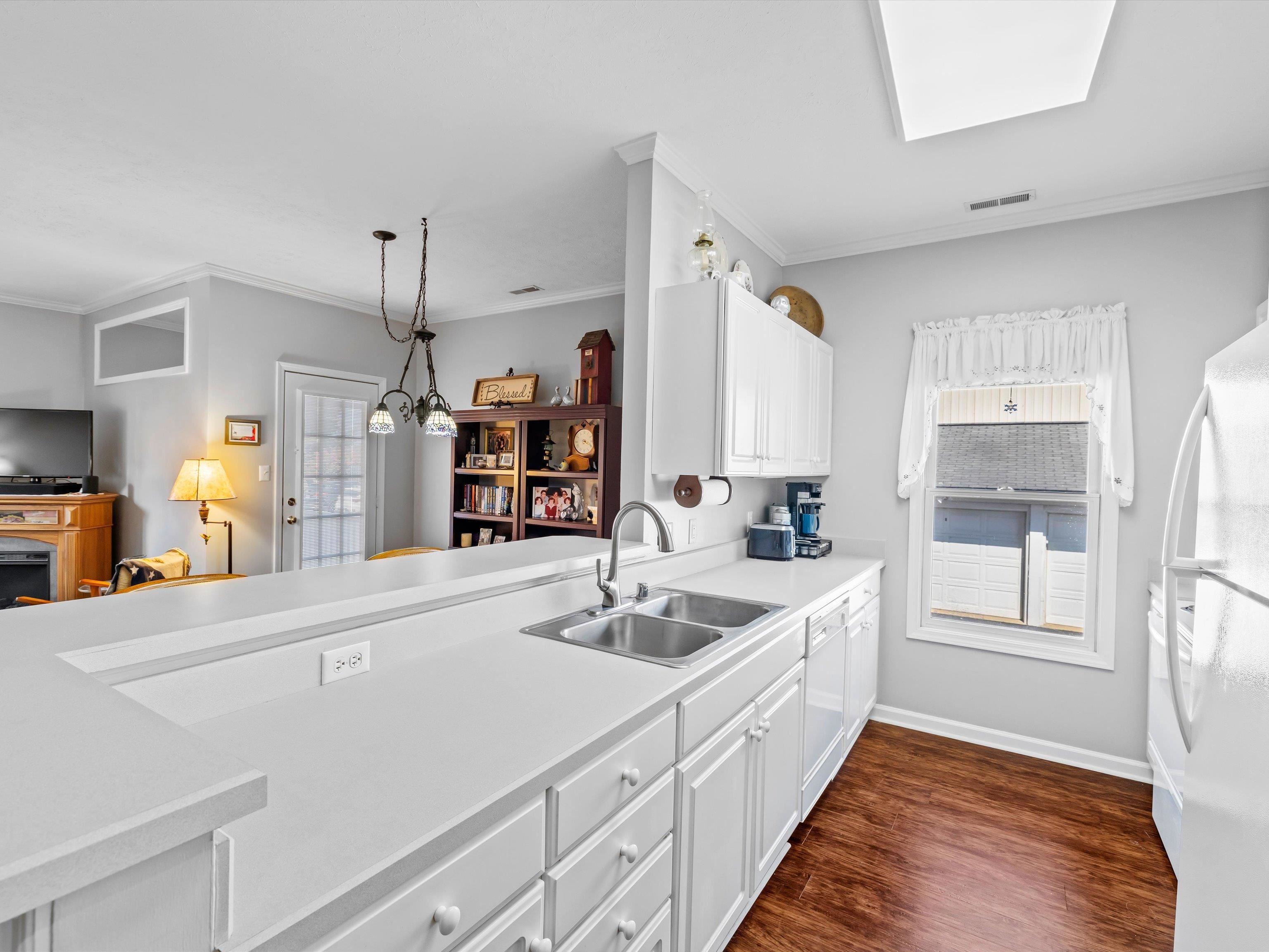 921 1st Street, Owensboro, Kentucky 42303-0687, 2 Bedrooms Bedrooms, ,2 BathroomsBathrooms,Condominium,For Sale,1st Street,92800