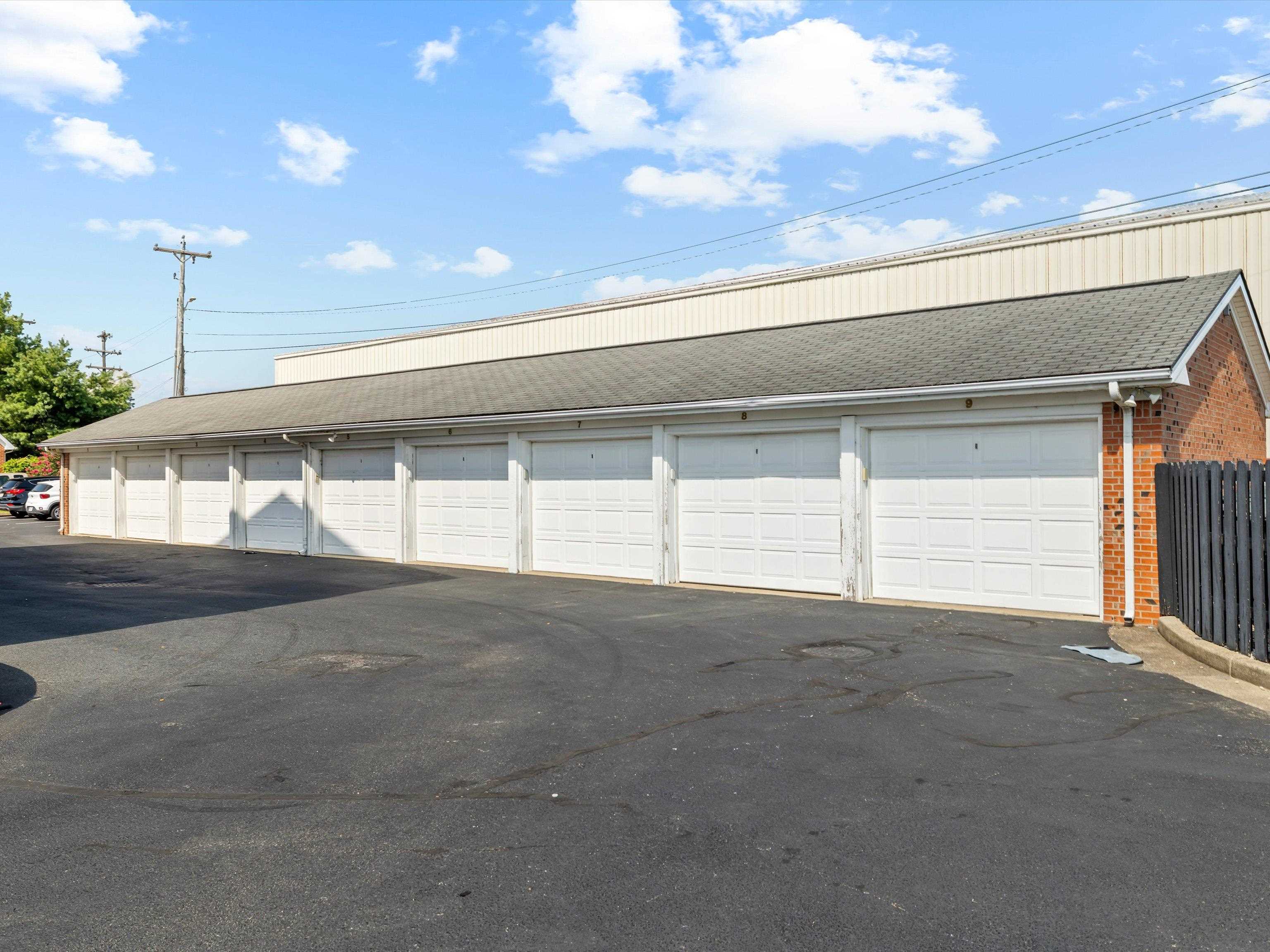 921 1st Street, Owensboro, Kentucky 42303-0687, 2 Bedrooms Bedrooms, ,2 BathroomsBathrooms,Condominium,For Sale,1st Street,92800