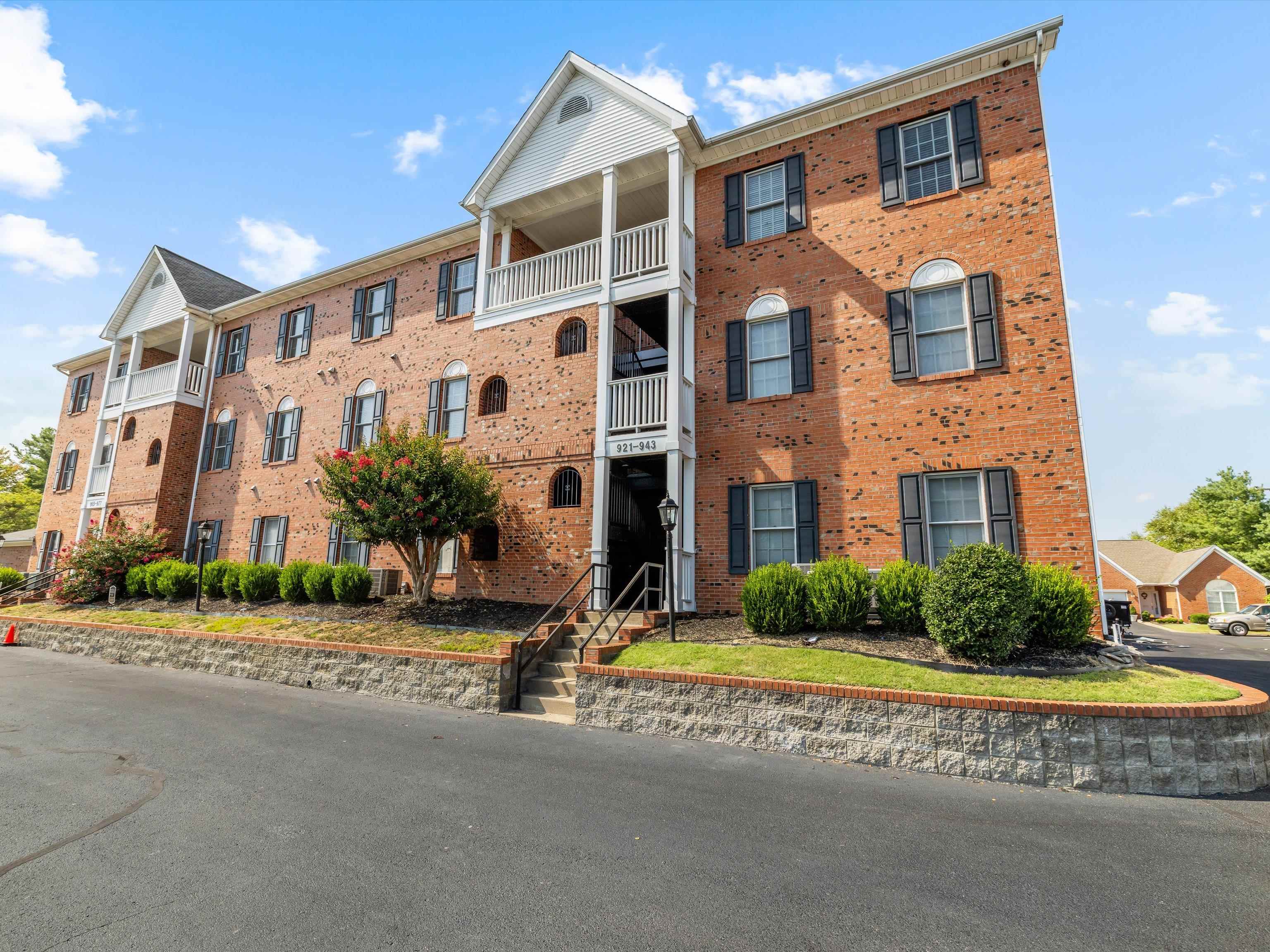 921 1st Street, Owensboro, Kentucky 42303-0687, 2 Bedrooms Bedrooms, ,2 BathroomsBathrooms,Condominium,For Sale,1st Street,92800
