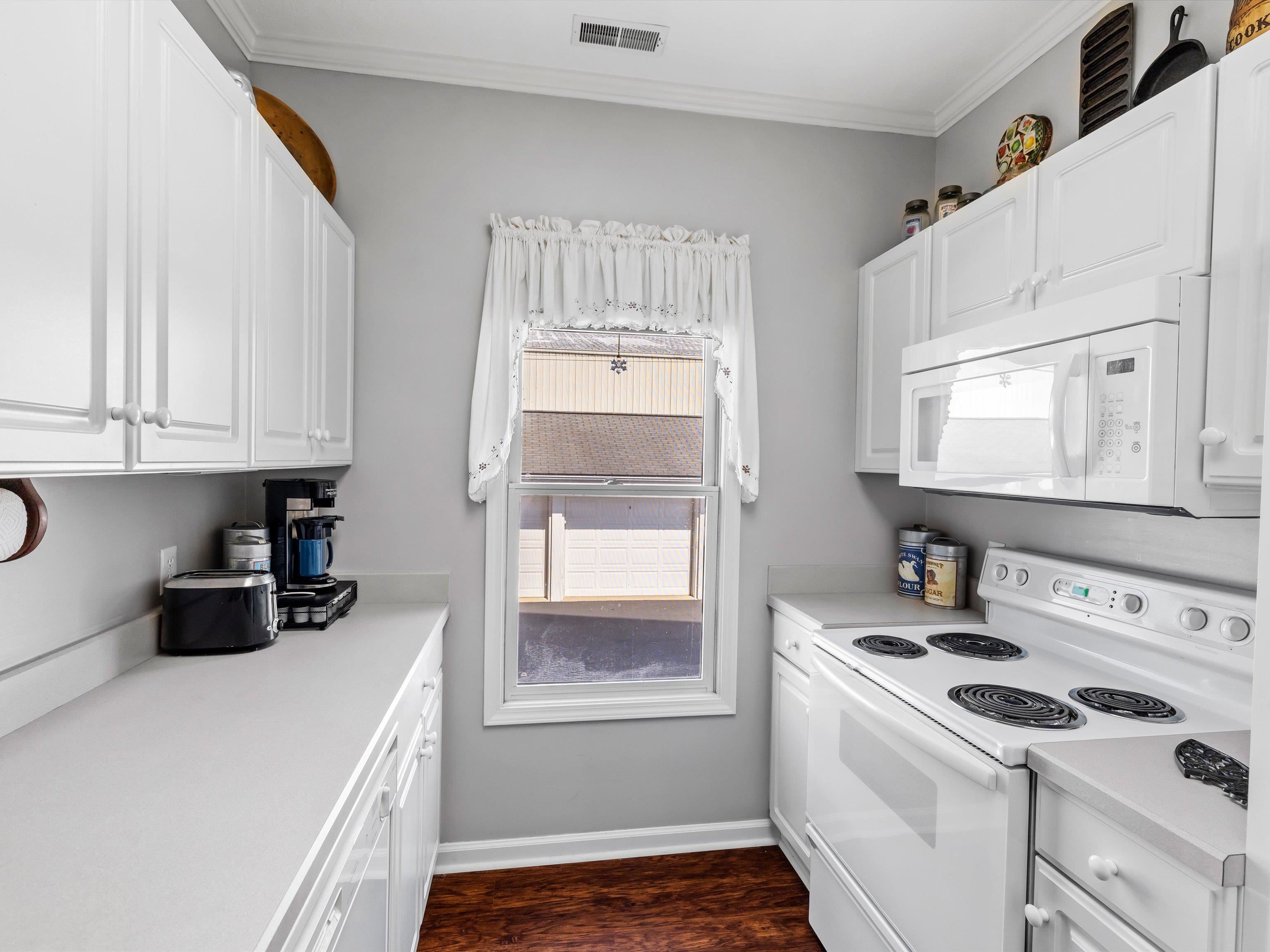 921 1st Street, Owensboro, Kentucky 42303-0687, 2 Bedrooms Bedrooms, ,2 BathroomsBathrooms,Condominium,For Sale,1st Street,92800