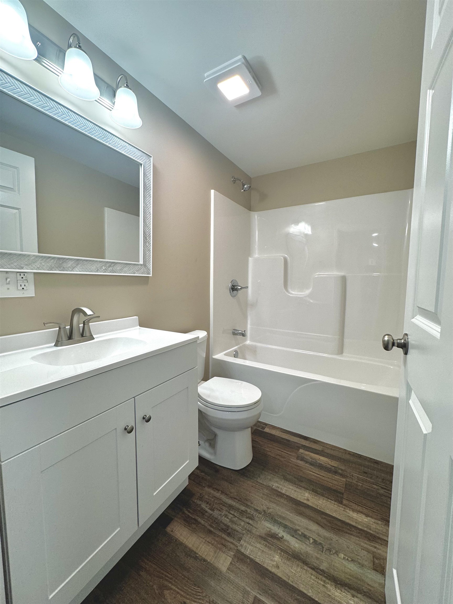 870 Main St, Calhoun, Kentucky 42327, 3 Bedrooms Bedrooms, ,2 BathroomsBathrooms,Single Family Residence,For Sale,Main St,92802