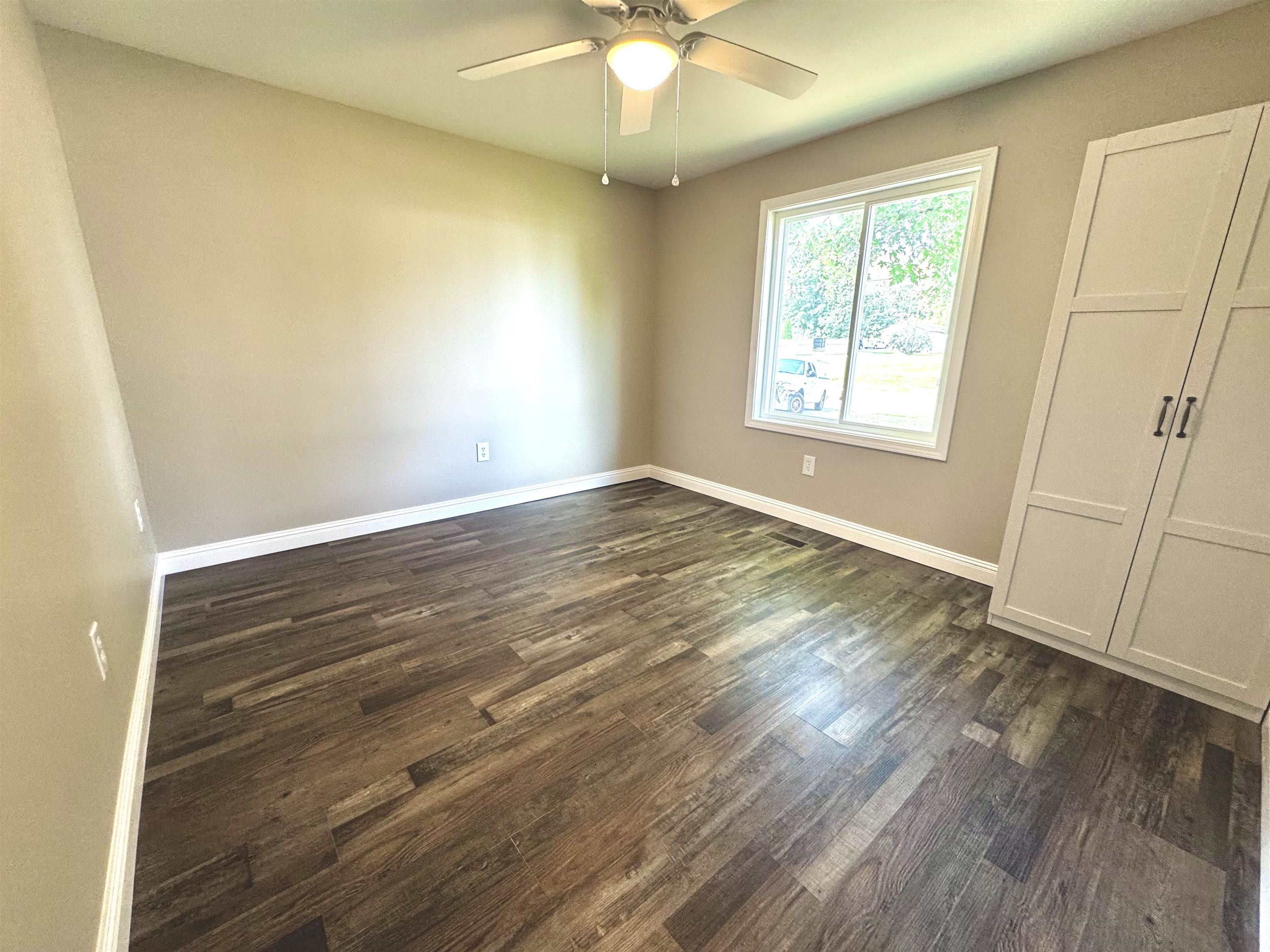 870 Main St, Calhoun, Kentucky 42327, 3 Bedrooms Bedrooms, ,2 BathroomsBathrooms,Single Family Residence,For Sale,Main St,92802