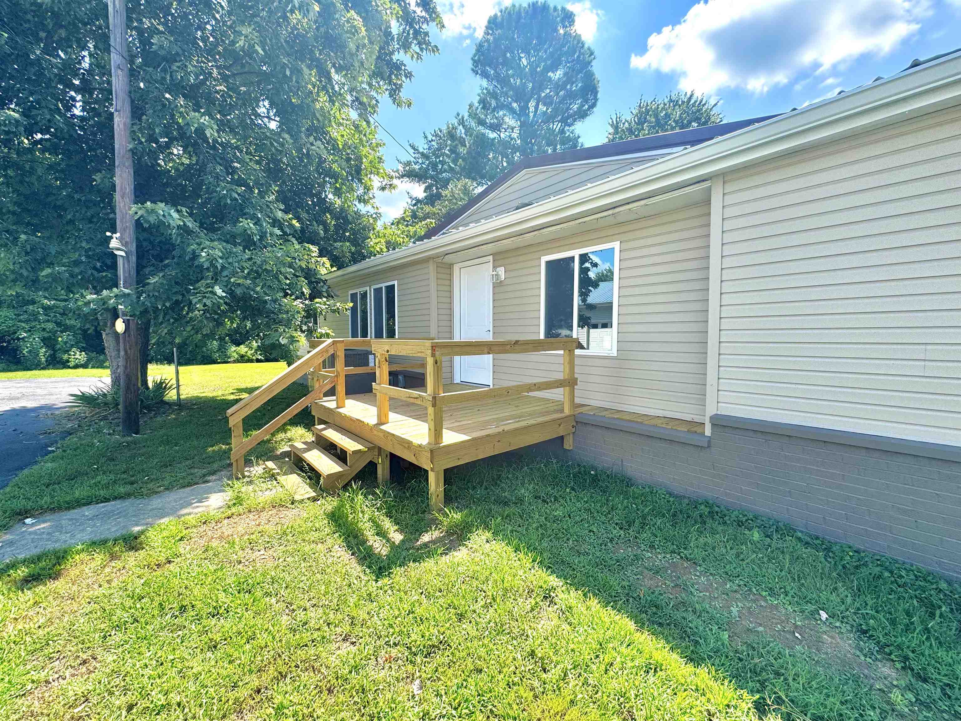 870 Main St, Calhoun, Kentucky 42327, 3 Bedrooms Bedrooms, ,2 BathroomsBathrooms,Single Family Residence,For Sale,Main St,92802
