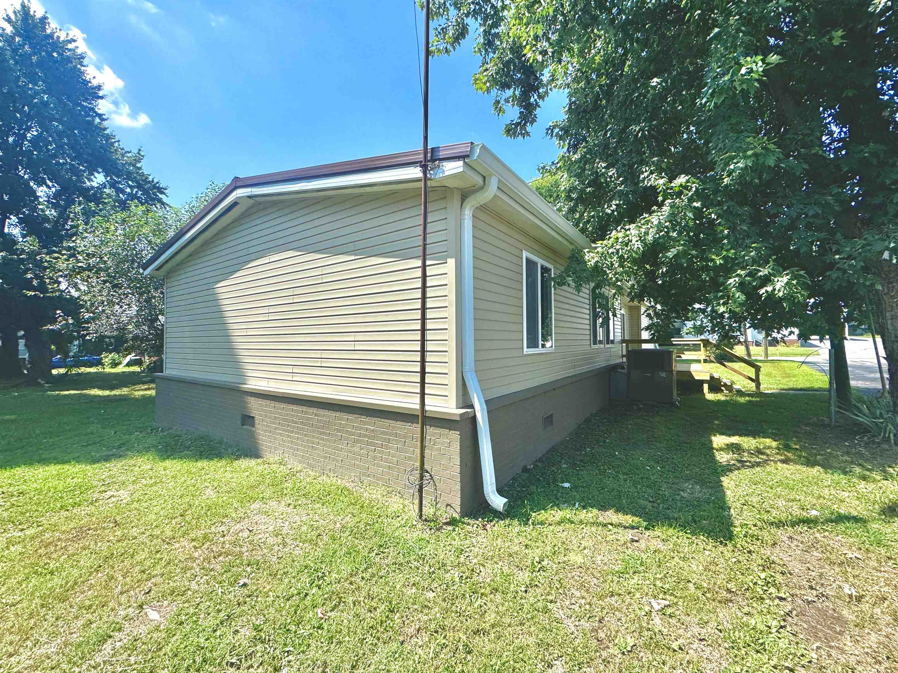 870 Main St, Calhoun, Kentucky 42327, 3 Bedrooms Bedrooms, ,2 BathroomsBathrooms,Single Family Residence,For Sale,Main St,92802