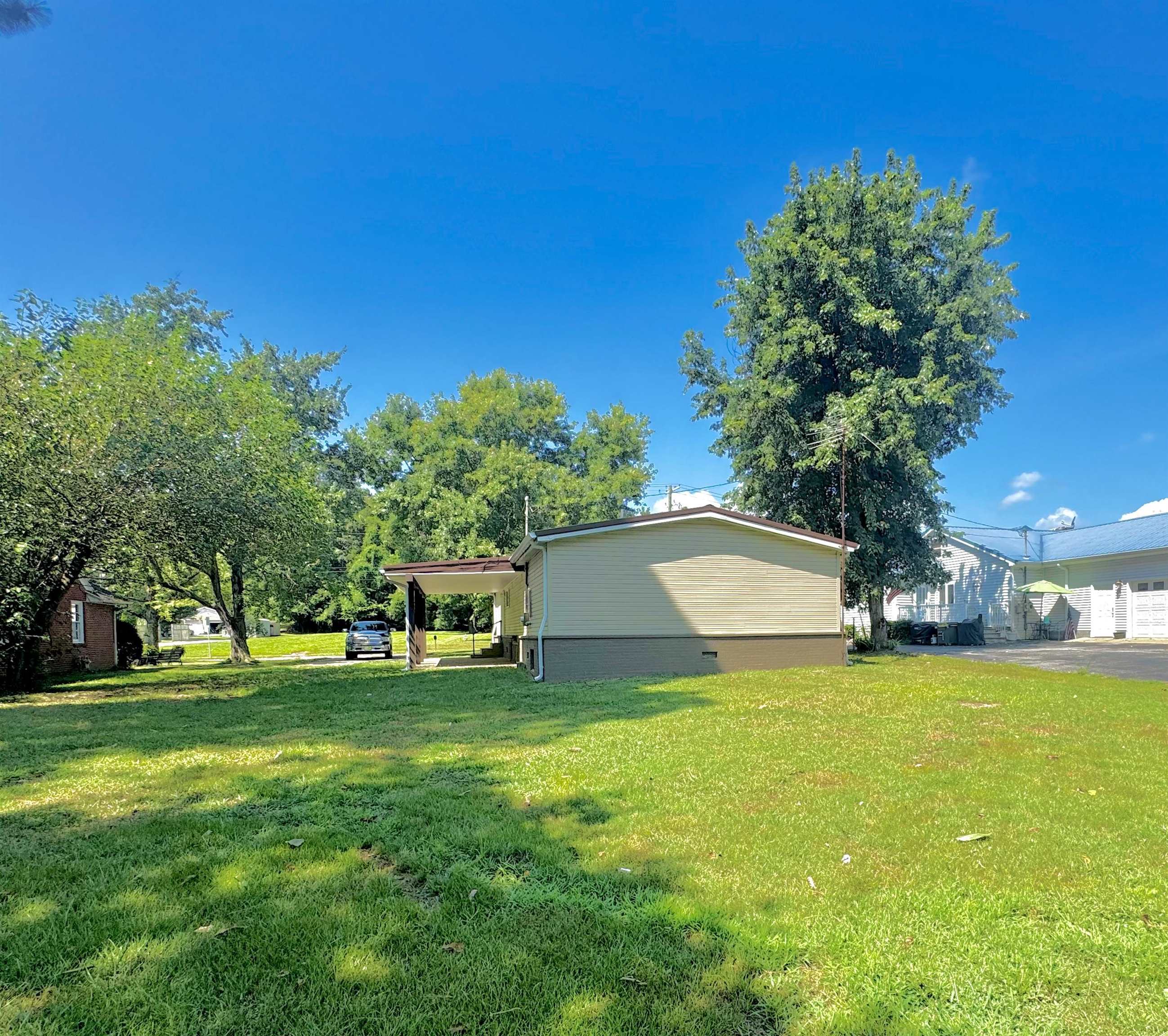 870 Main St, Calhoun, Kentucky 42327, 3 Bedrooms Bedrooms, ,2 BathroomsBathrooms,Single Family Residence,For Sale,Main St,92802