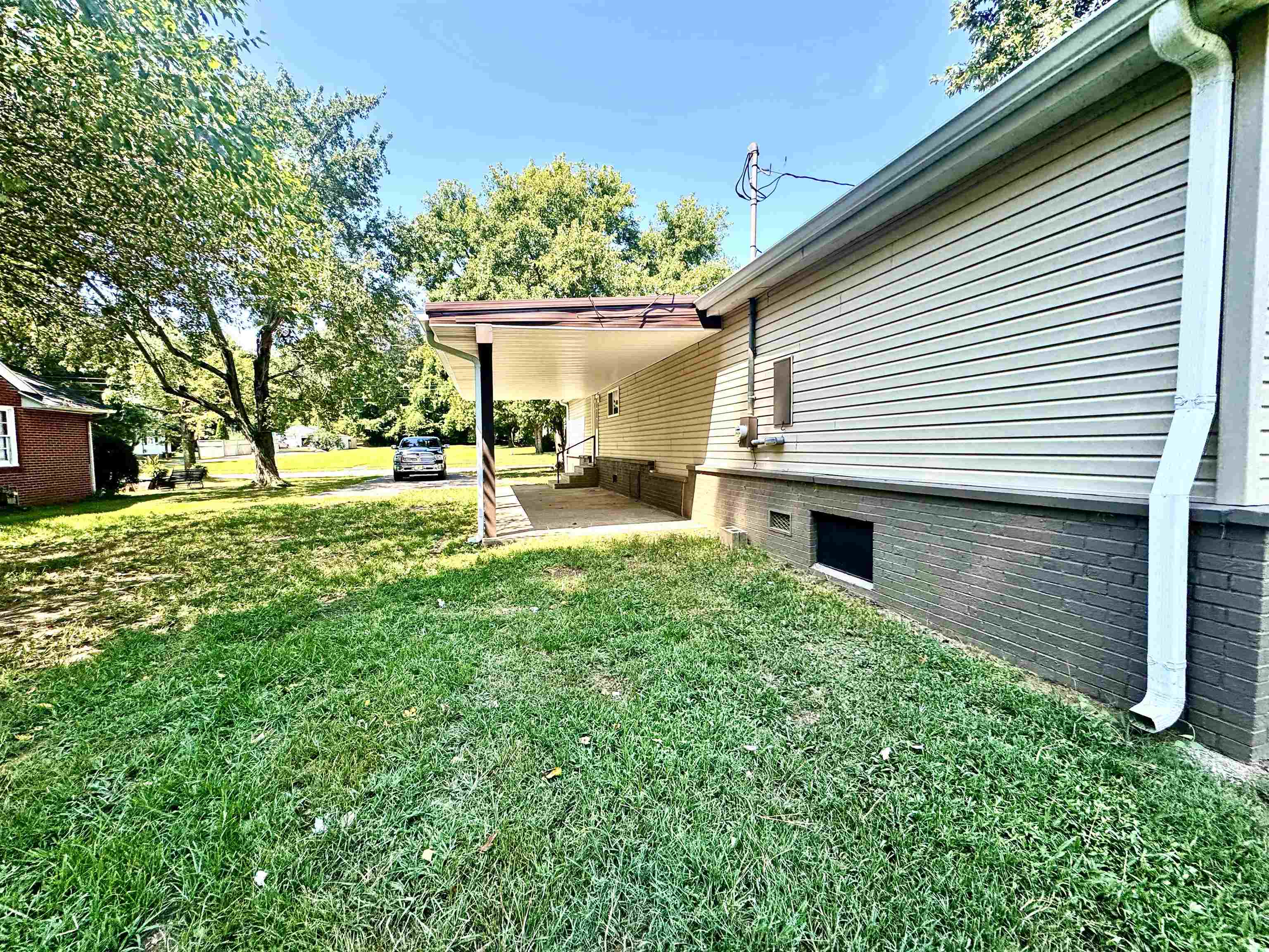 870 Main St, Calhoun, Kentucky 42327, 3 Bedrooms Bedrooms, ,2 BathroomsBathrooms,Single Family Residence,For Sale,Main St,92802