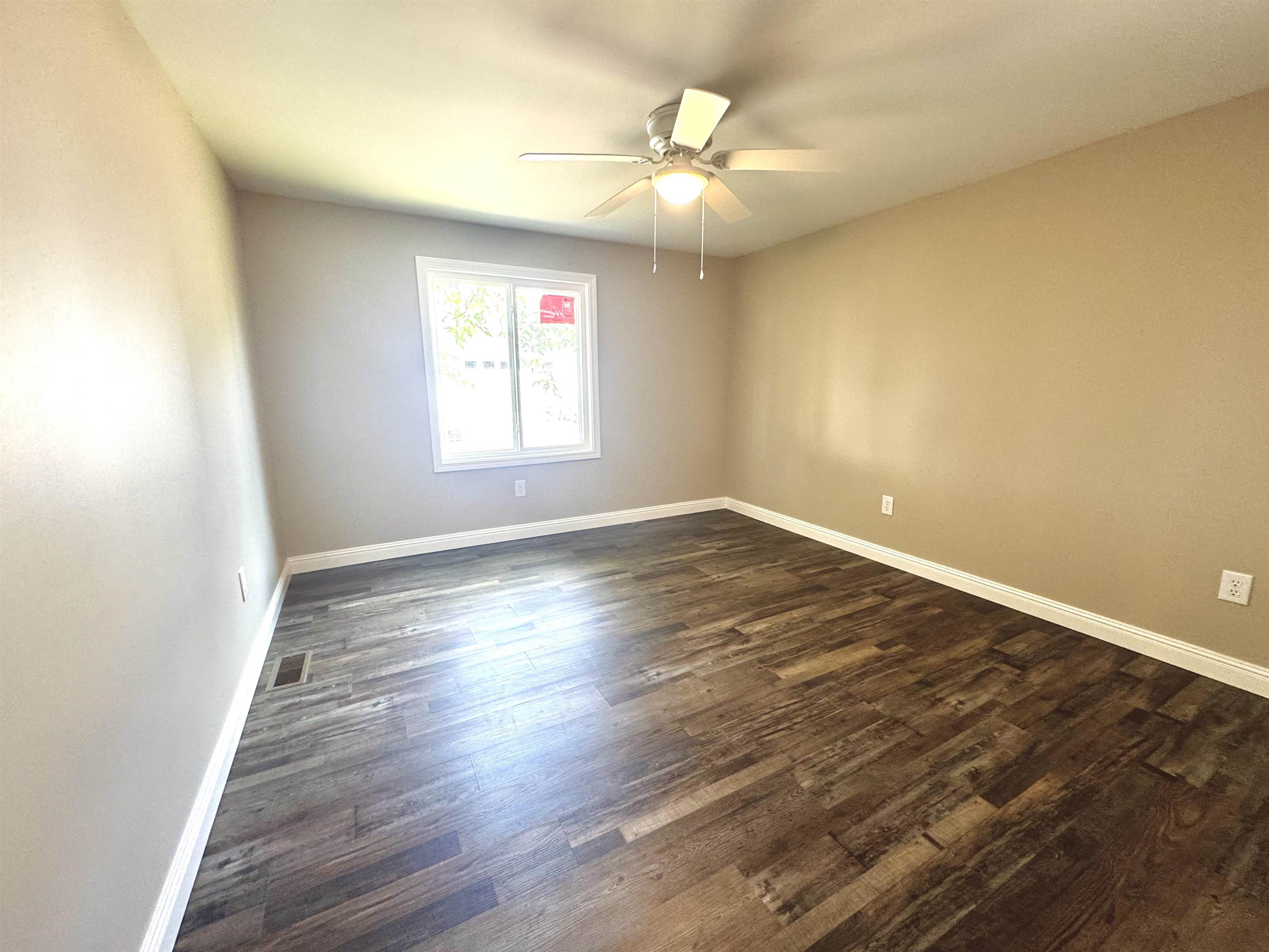 870 Main St, Calhoun, Kentucky 42327, 3 Bedrooms Bedrooms, ,2 BathroomsBathrooms,Single Family Residence,For Sale,Main St,92802