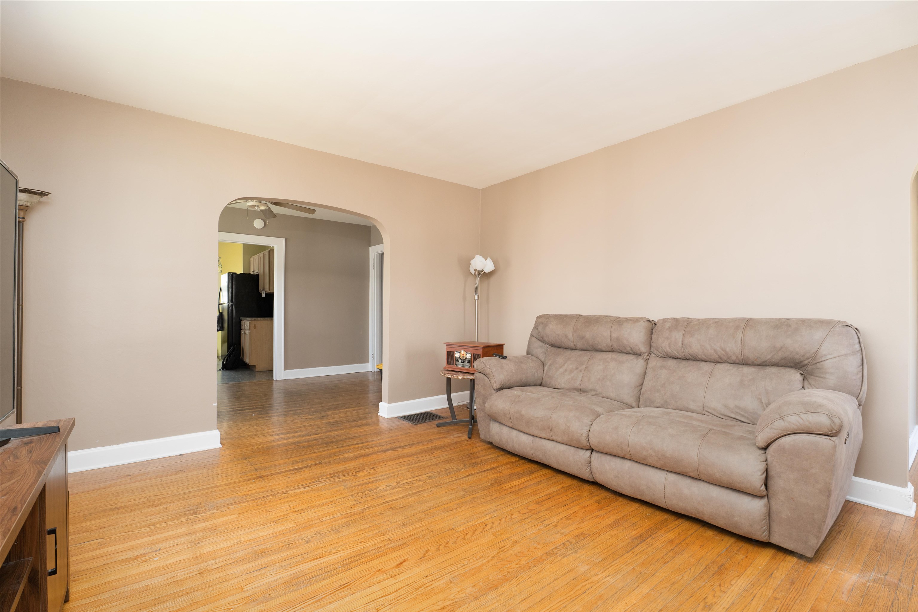 807 Walnut St, Owensboro, Kentucky 42301, 3 Bedrooms Bedrooms, ,1 BathroomBathrooms,Single Family Residence,For Sale,Walnut St,92806