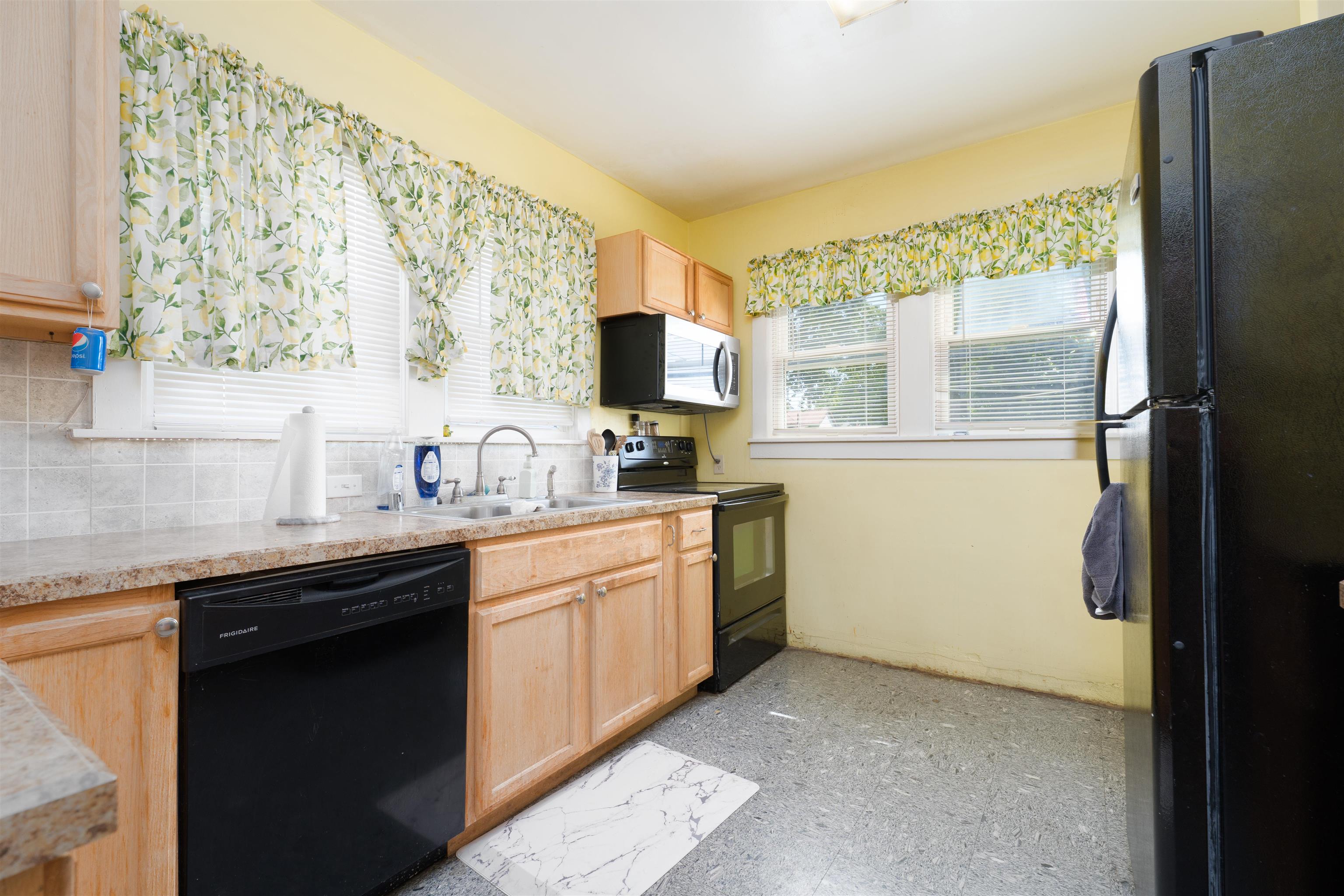 807 Walnut St, Owensboro, Kentucky 42301, 3 Bedrooms Bedrooms, ,1 BathroomBathrooms,Single Family Residence,For Sale,Walnut St,92806