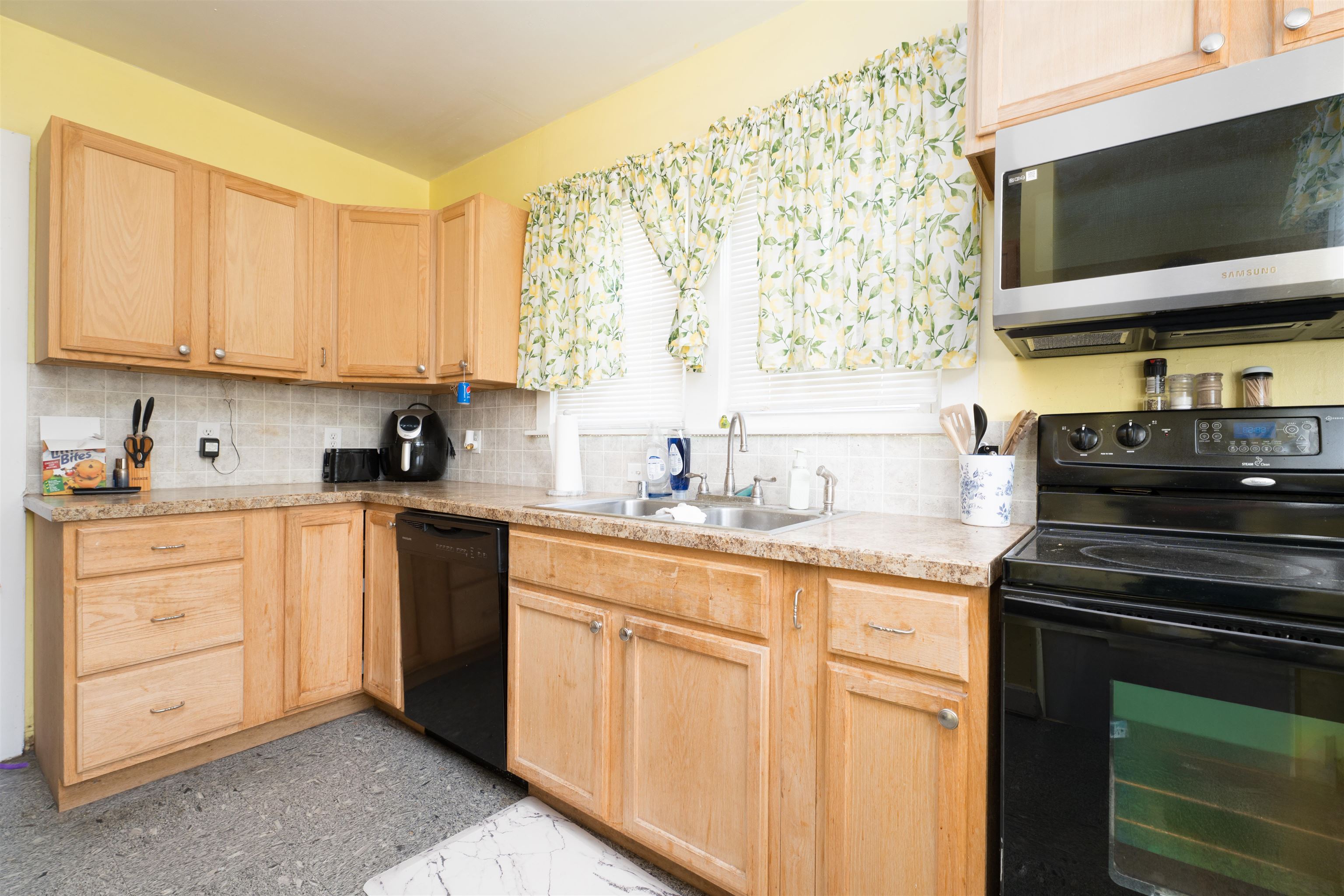 807 Walnut St, Owensboro, Kentucky 42301, 3 Bedrooms Bedrooms, ,1 BathroomBathrooms,Single Family Residence,For Sale,Walnut St,92806