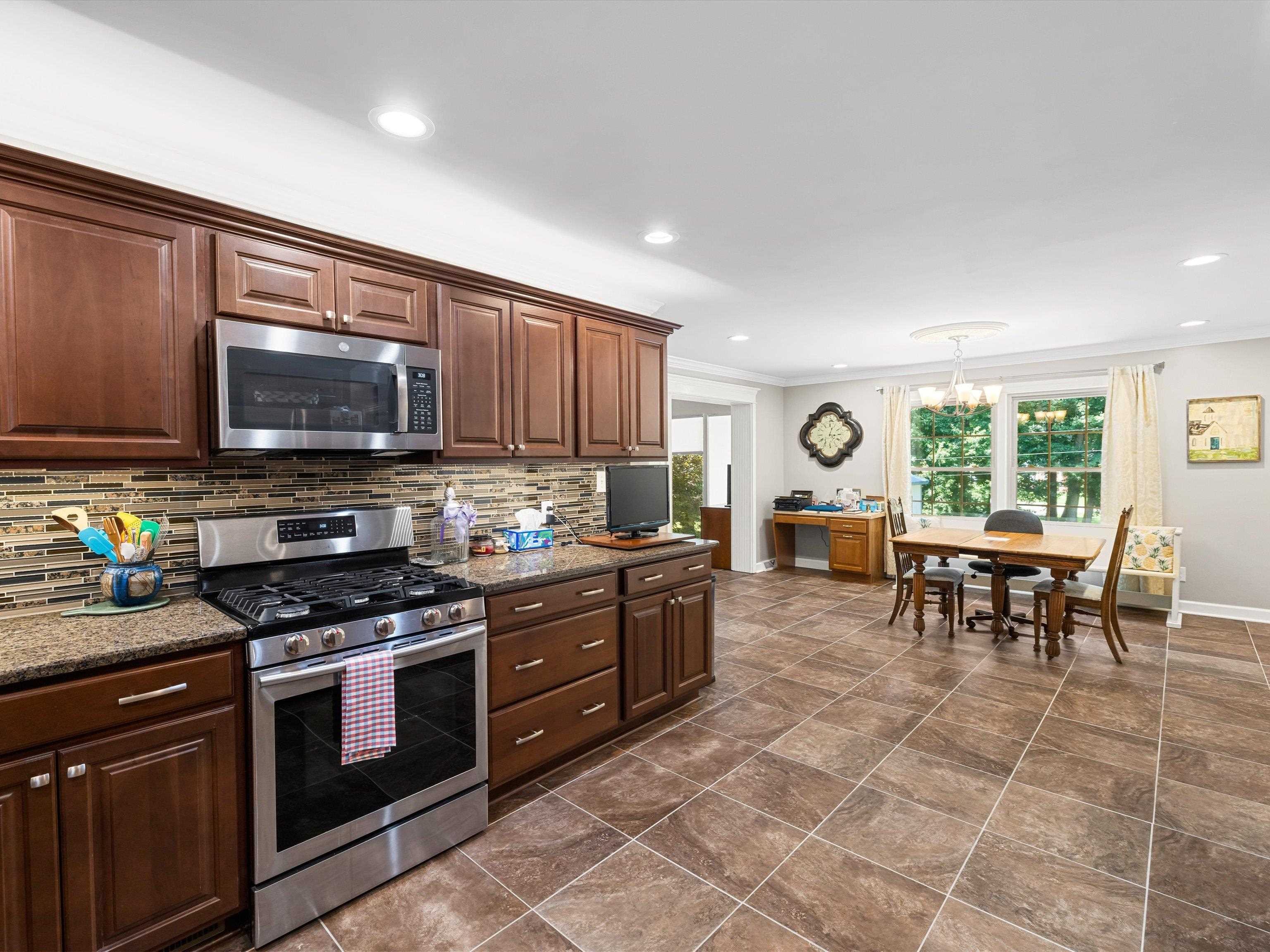 1247 Laurel Drive, Owensboro, Kentucky 42303, 5 Bedrooms Bedrooms, ,3 BathroomsBathrooms,Single Family Residence,For Sale,Laurel Drive,92809