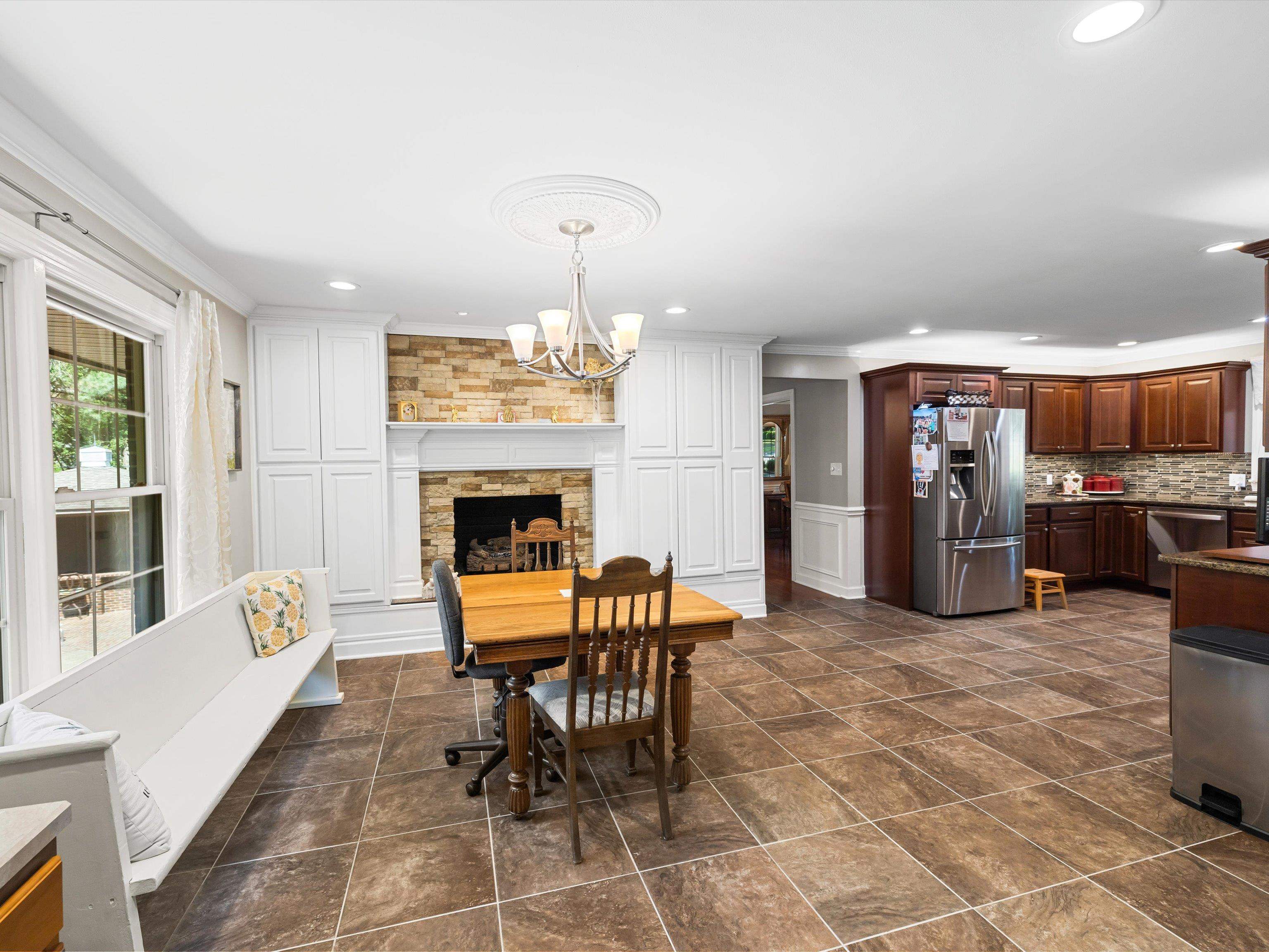 1247 Laurel Drive, Owensboro, Kentucky 42303, 5 Bedrooms Bedrooms, ,3 BathroomsBathrooms,Single Family Residence,For Sale,Laurel Drive,92809