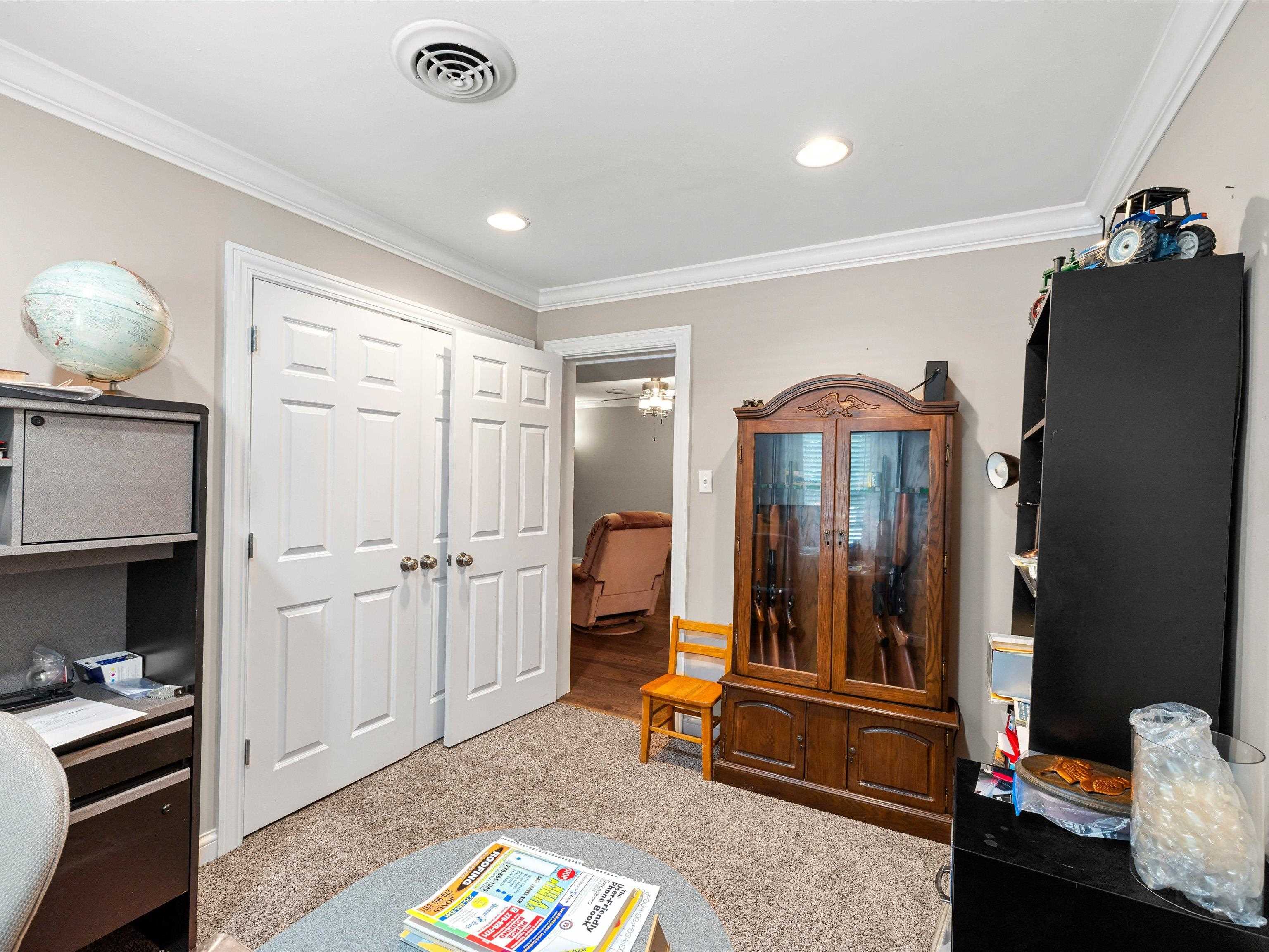 1247 Laurel Drive, Owensboro, Kentucky 42303, 5 Bedrooms Bedrooms, ,3 BathroomsBathrooms,Single Family Residence,For Sale,Laurel Drive,92809