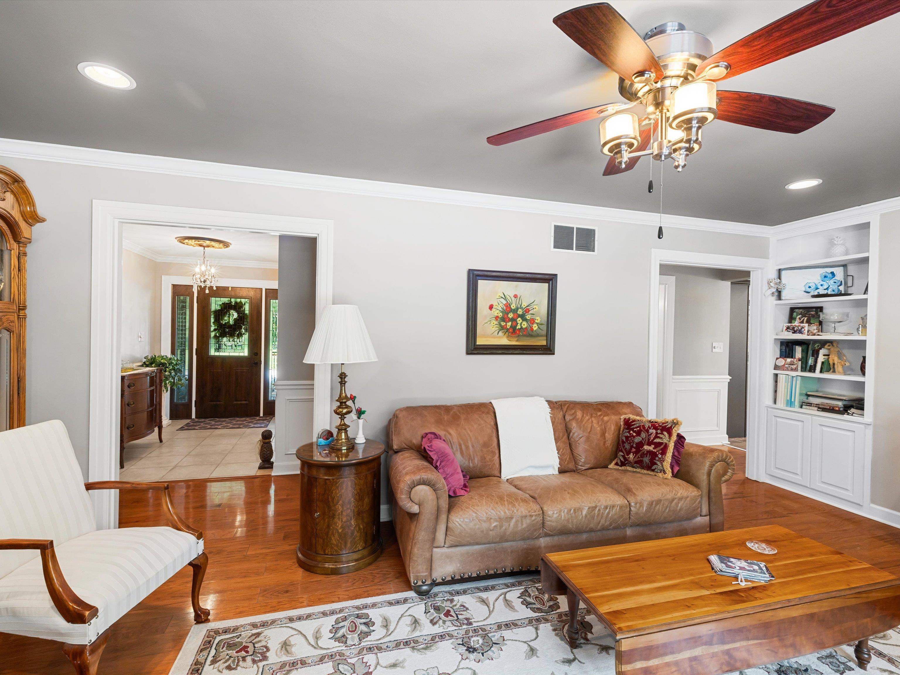 1247 Laurel Drive, Owensboro, Kentucky 42303, 5 Bedrooms Bedrooms, ,3 BathroomsBathrooms,Single Family Residence,For Sale,Laurel Drive,92809
