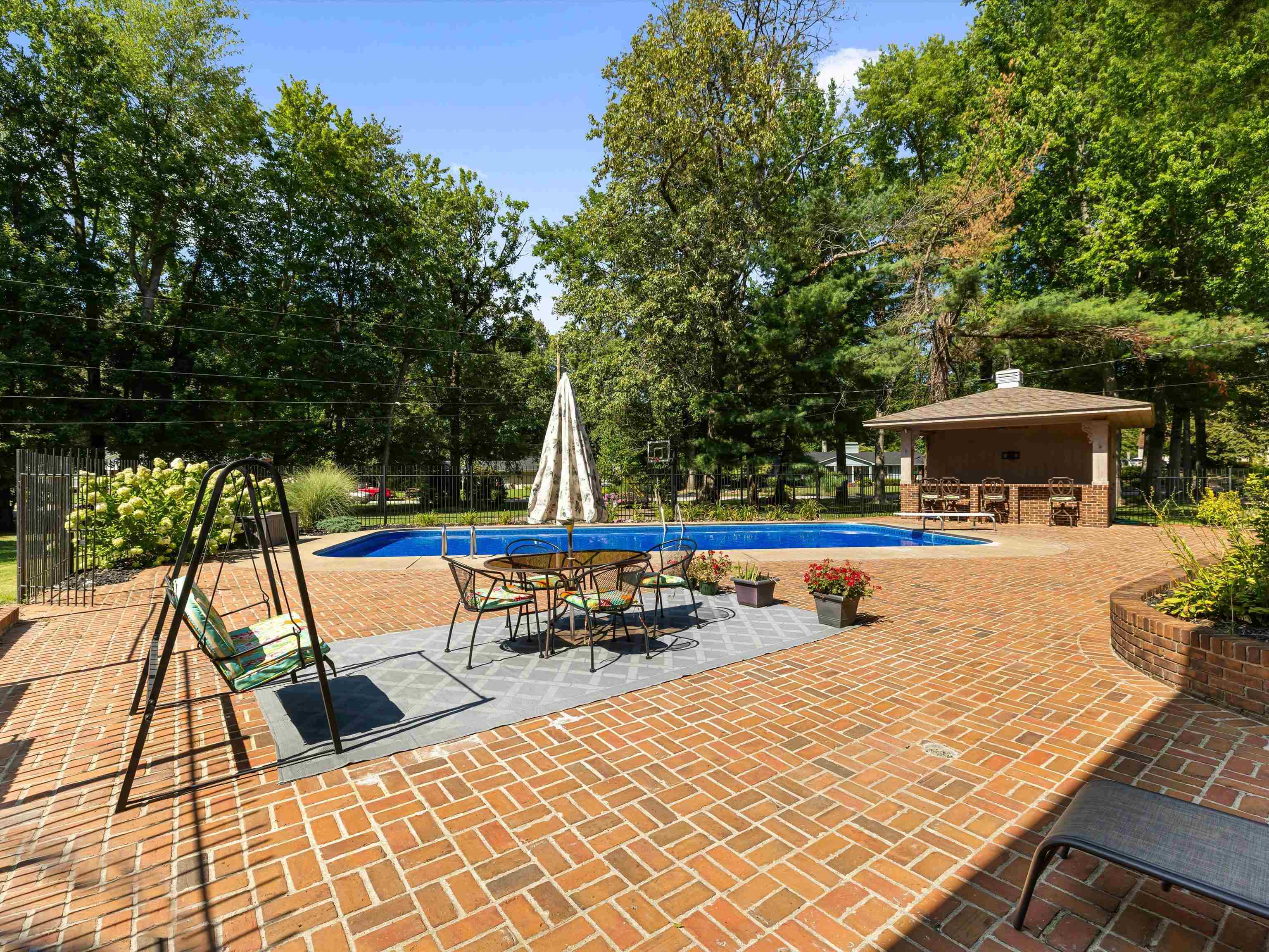 1247 Laurel Drive, Owensboro, Kentucky 42303, 5 Bedrooms Bedrooms, ,3 BathroomsBathrooms,Single Family Residence,For Sale,Laurel Drive,92809