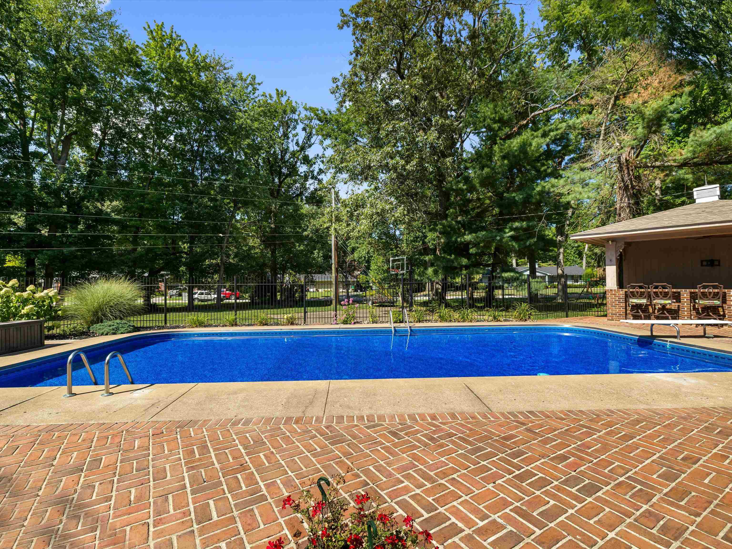 1247 Laurel Drive, Owensboro, Kentucky 42303, 5 Bedrooms Bedrooms, ,3 BathroomsBathrooms,Single Family Residence,For Sale,Laurel Drive,92809