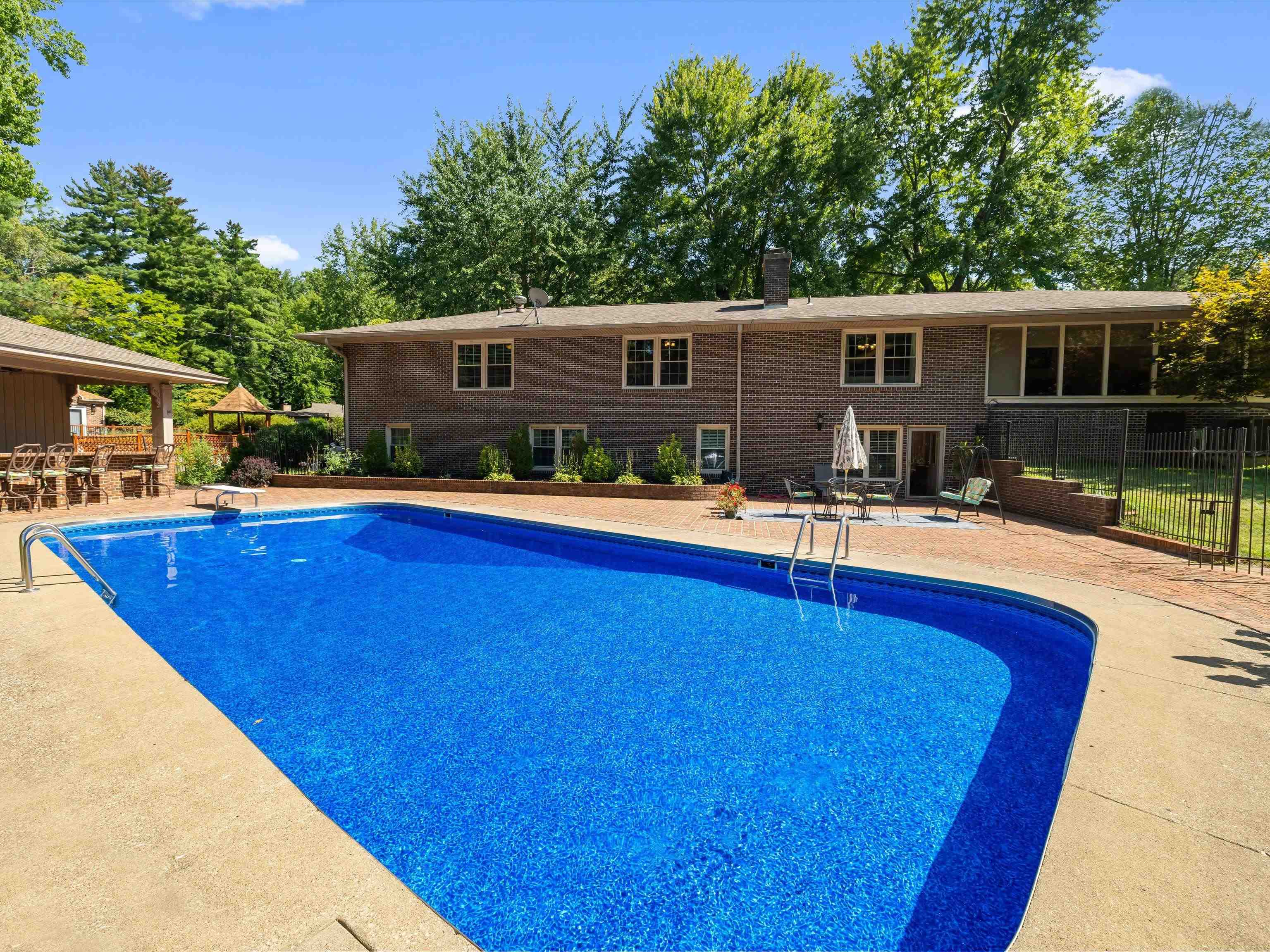 1247 Laurel Drive, Owensboro, Kentucky 42303, 5 Bedrooms Bedrooms, ,3 BathroomsBathrooms,Single Family Residence,For Sale,Laurel Drive,92809