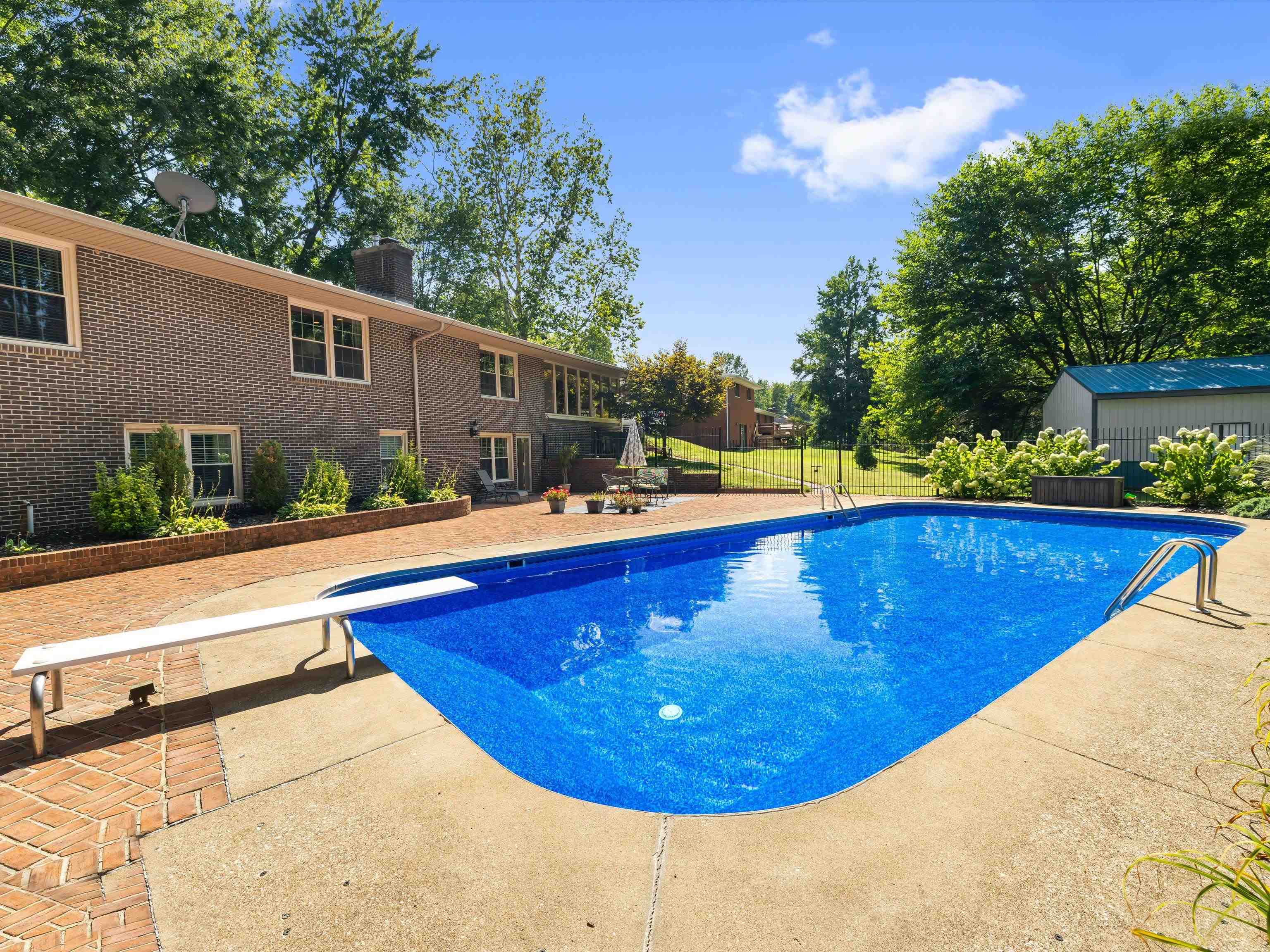 1247 Laurel Drive, Owensboro, Kentucky 42303, 5 Bedrooms Bedrooms, ,3 BathroomsBathrooms,Single Family Residence,For Sale,Laurel Drive,92809