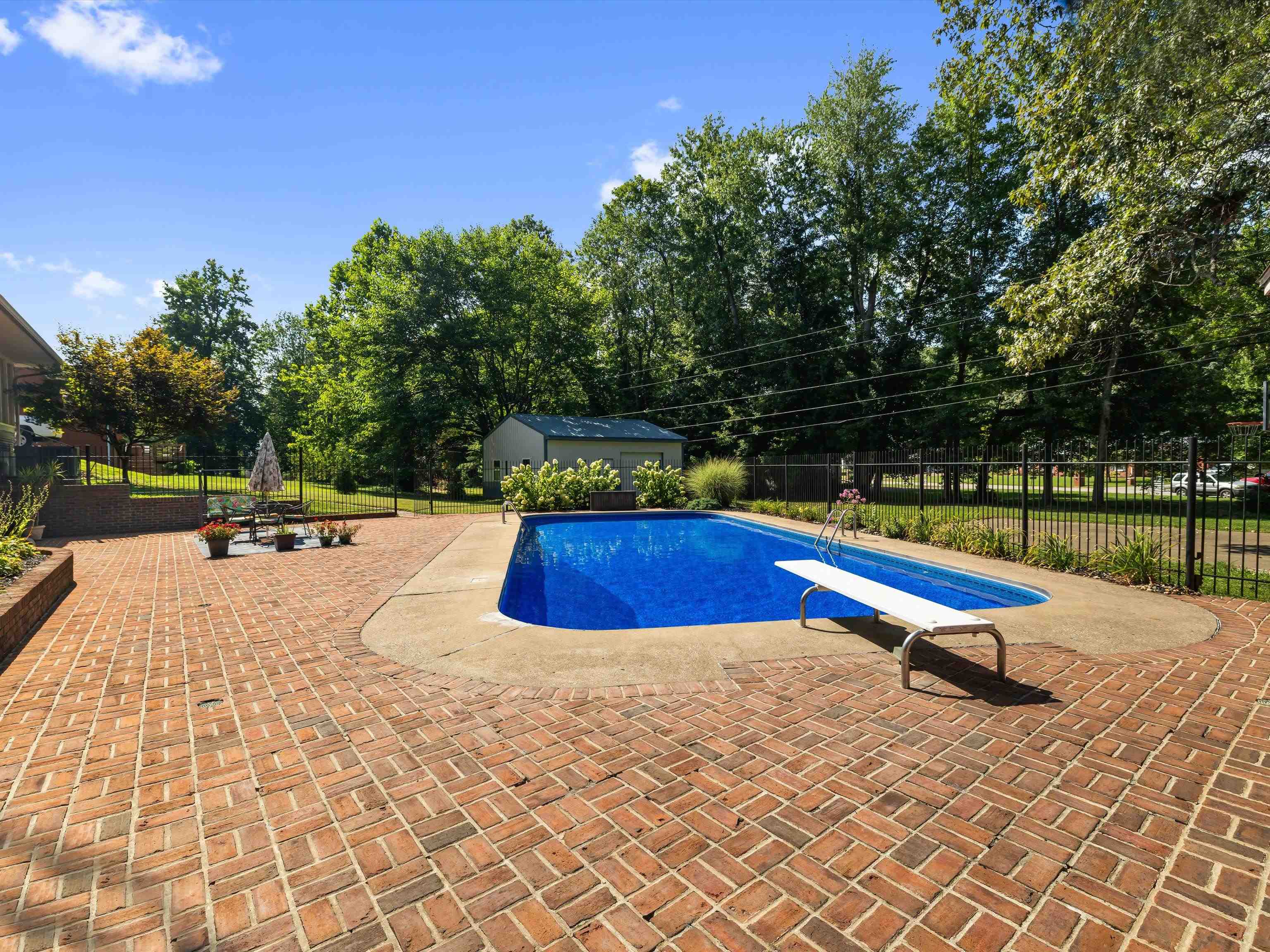 1247 Laurel Drive, Owensboro, Kentucky 42303, 5 Bedrooms Bedrooms, ,3 BathroomsBathrooms,Single Family Residence,For Sale,Laurel Drive,92809