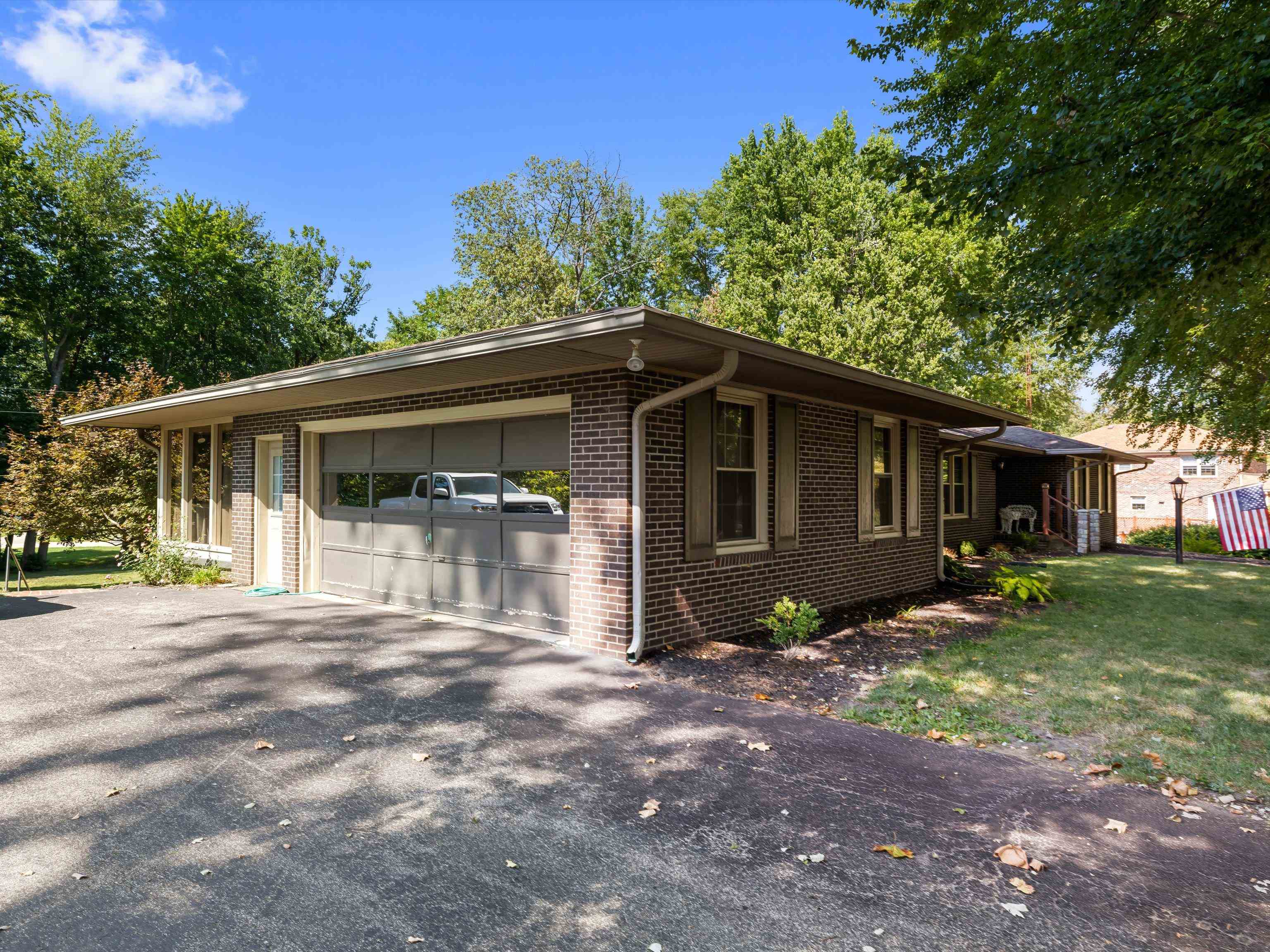 1247 Laurel Drive, Owensboro, Kentucky 42303, 5 Bedrooms Bedrooms, ,3 BathroomsBathrooms,Single Family Residence,For Sale,Laurel Drive,92809