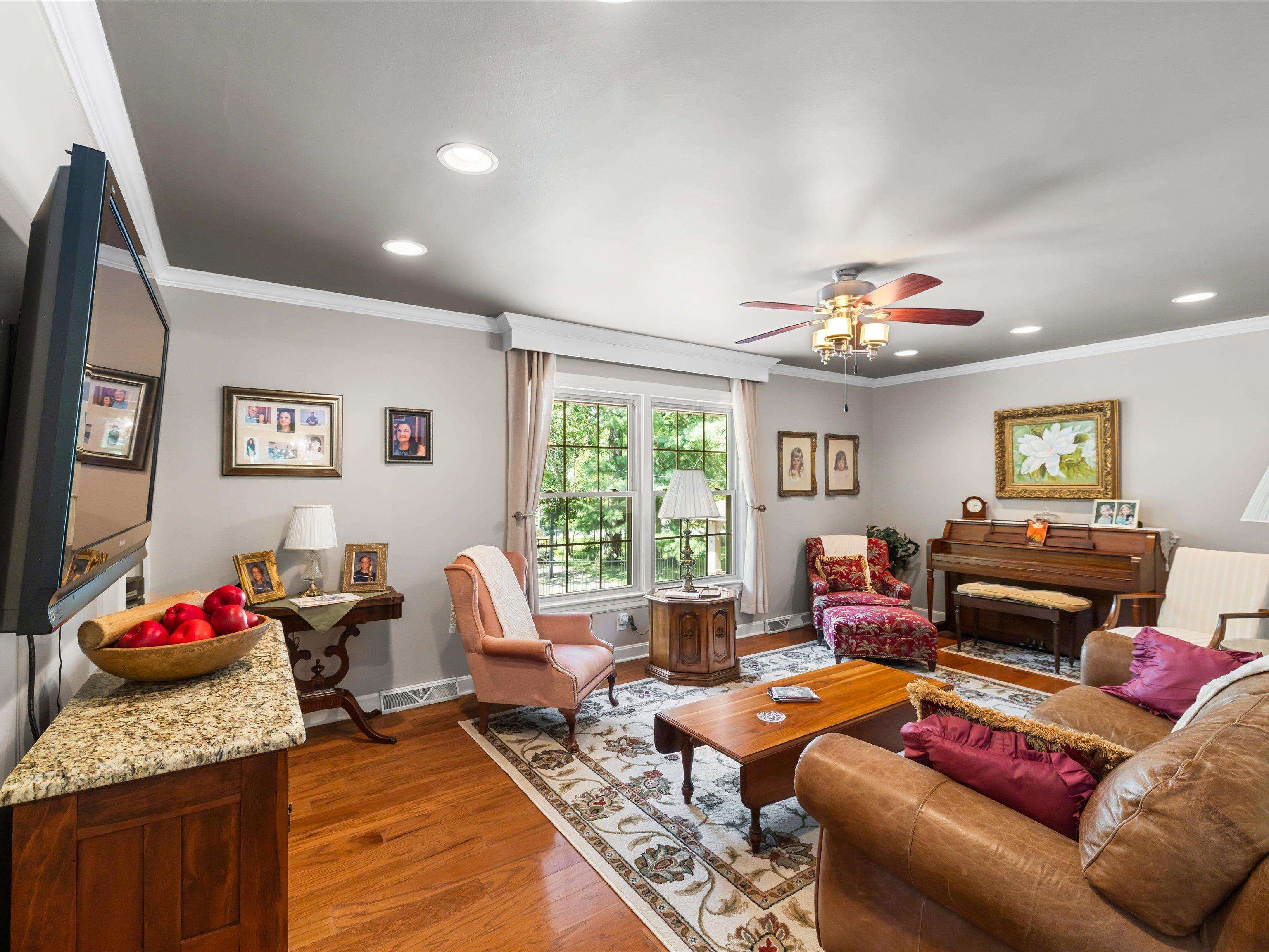 1247 Laurel Drive, Owensboro, Kentucky 42303, 5 Bedrooms Bedrooms, ,3 BathroomsBathrooms,Single Family Residence,For Sale,Laurel Drive,92809