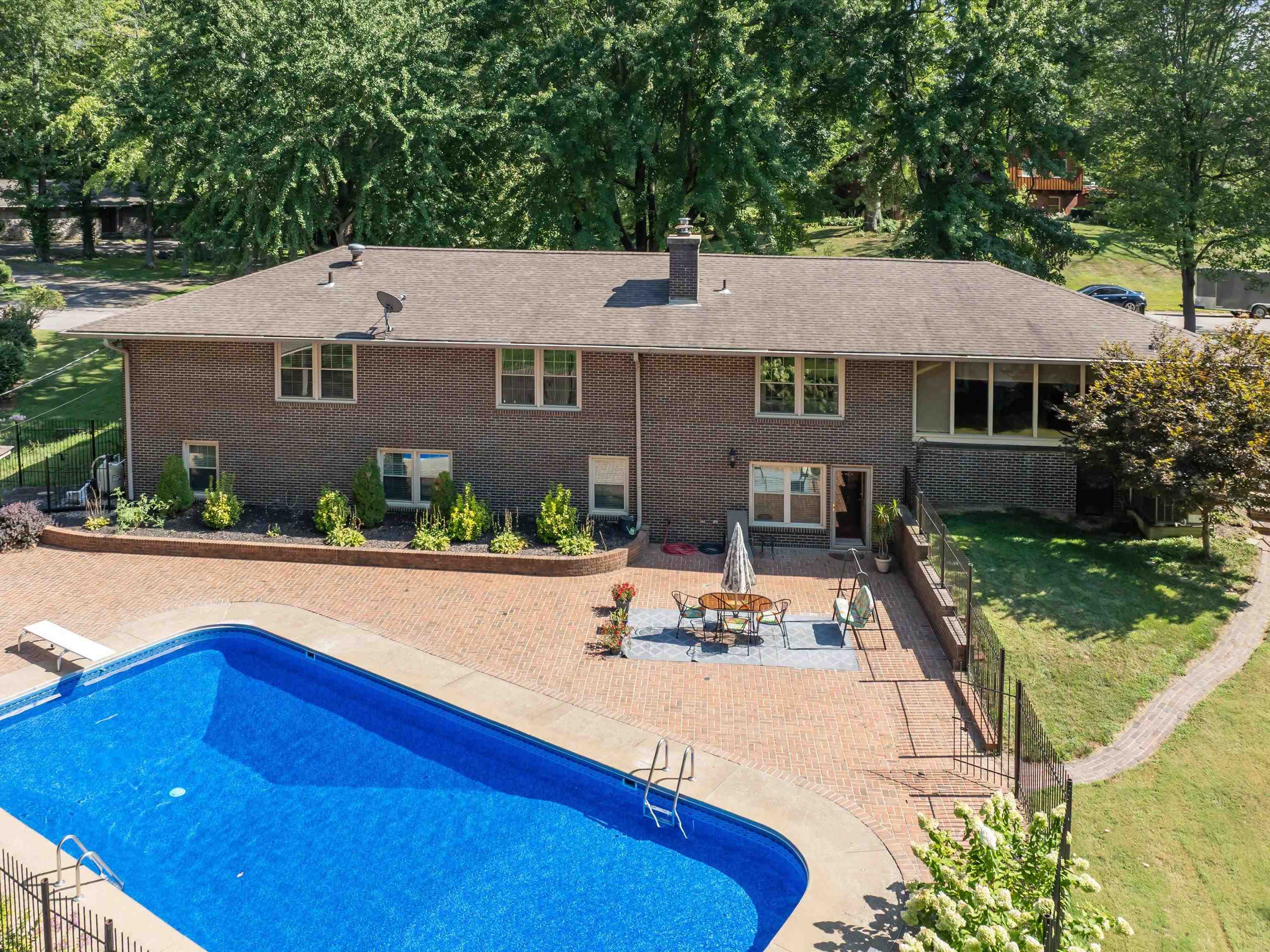 1247 Laurel Drive, Owensboro, Kentucky 42303, 5 Bedrooms Bedrooms, ,3 BathroomsBathrooms,Single Family Residence,For Sale,Laurel Drive,92809