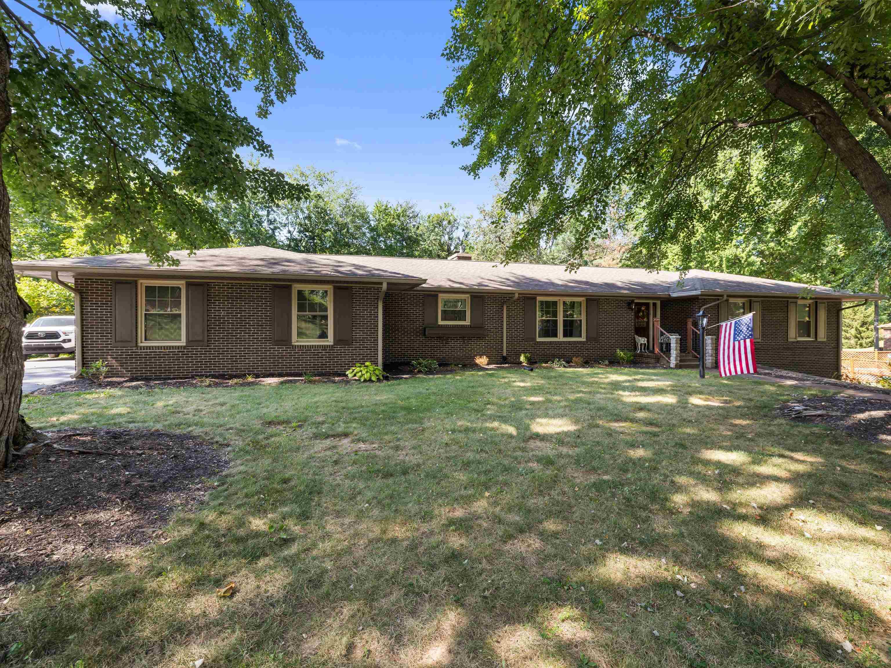 1247 Laurel Drive, Owensboro, Kentucky 42303, 5 Bedrooms Bedrooms, ,3 BathroomsBathrooms,Single Family Residence,For Sale,Laurel Drive,92809
