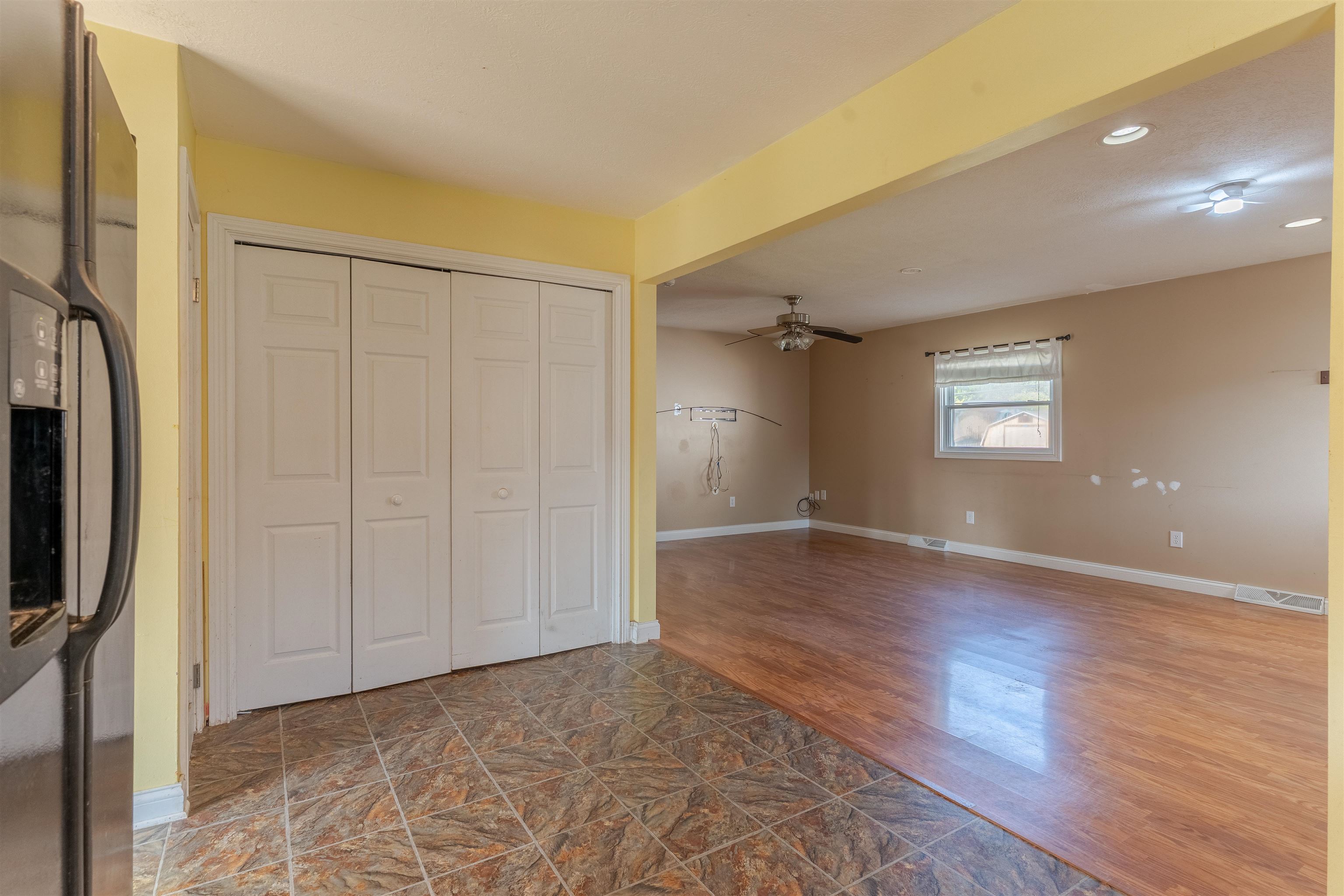 3802 Jefferson St, Owensboro, Kentucky 42303, 4 Bedrooms Bedrooms, ,1 BathroomBathrooms,Single Family Residence,For Sale,Jefferson St,92810