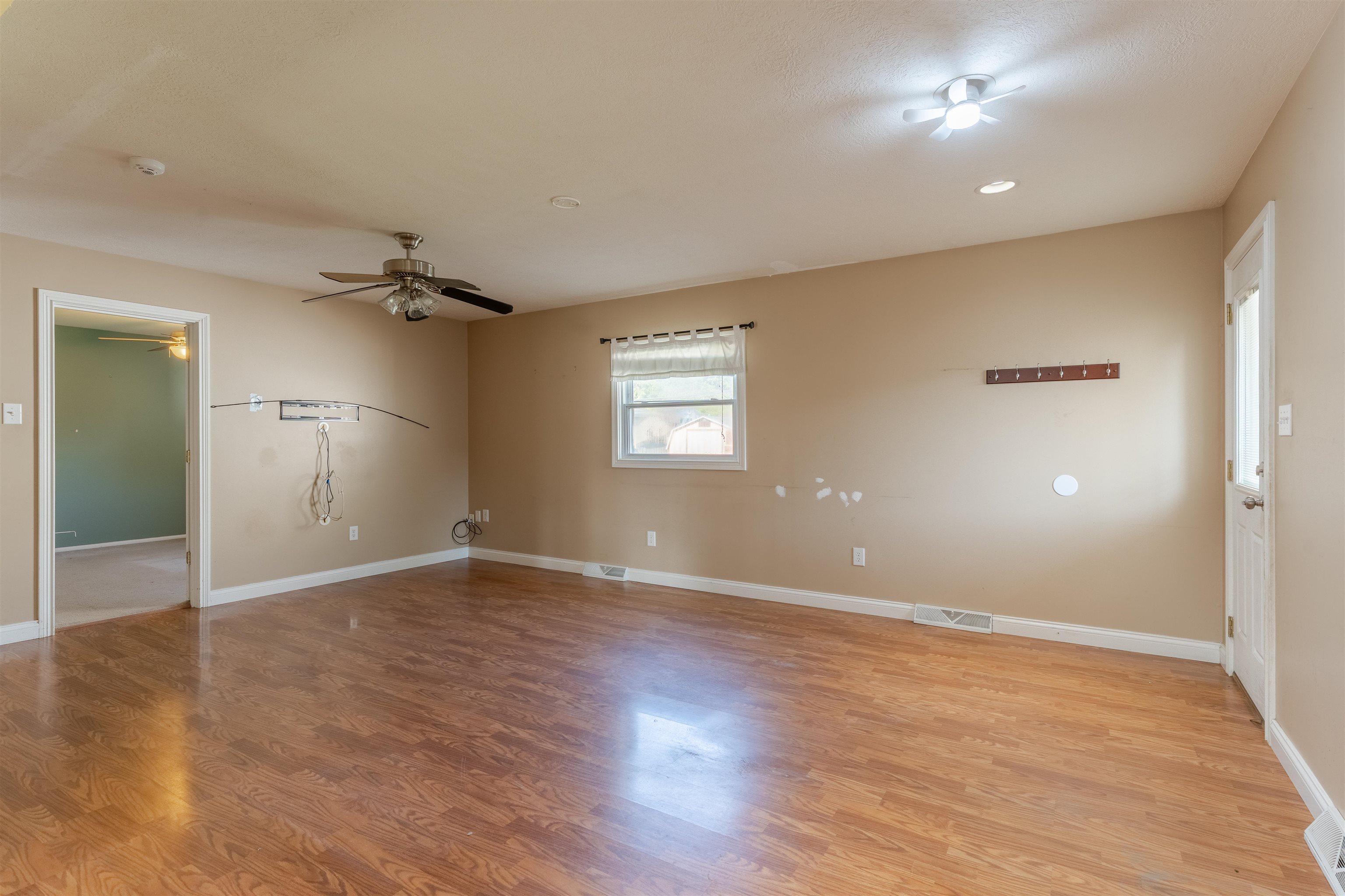 3802 Jefferson St, Owensboro, Kentucky 42303, 4 Bedrooms Bedrooms, ,1 BathroomBathrooms,Single Family Residence,For Sale,Jefferson St,92810
