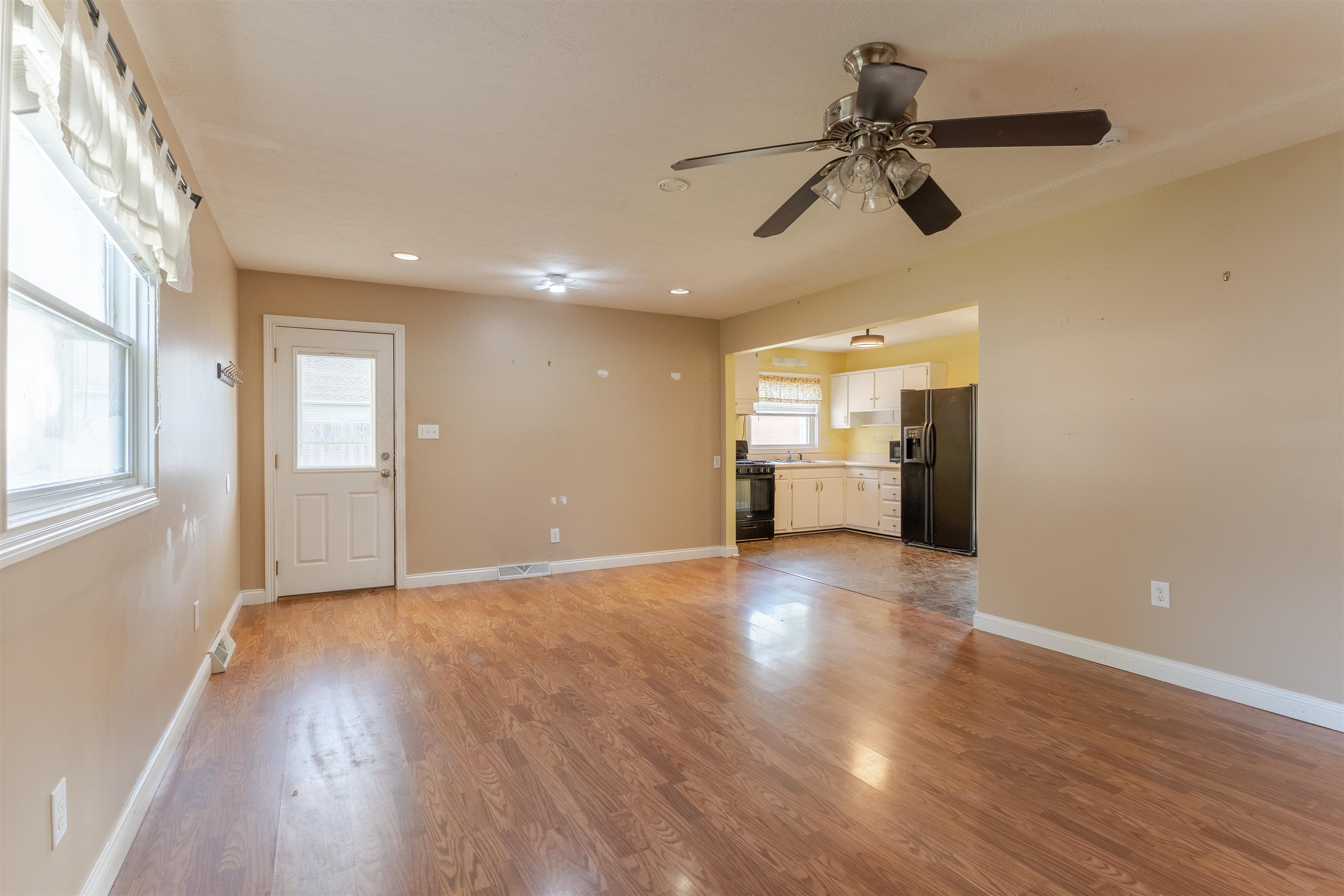 3802 Jefferson St, Owensboro, Kentucky 42303, 4 Bedrooms Bedrooms, ,1 BathroomBathrooms,Single Family Residence,For Sale,Jefferson St,92810