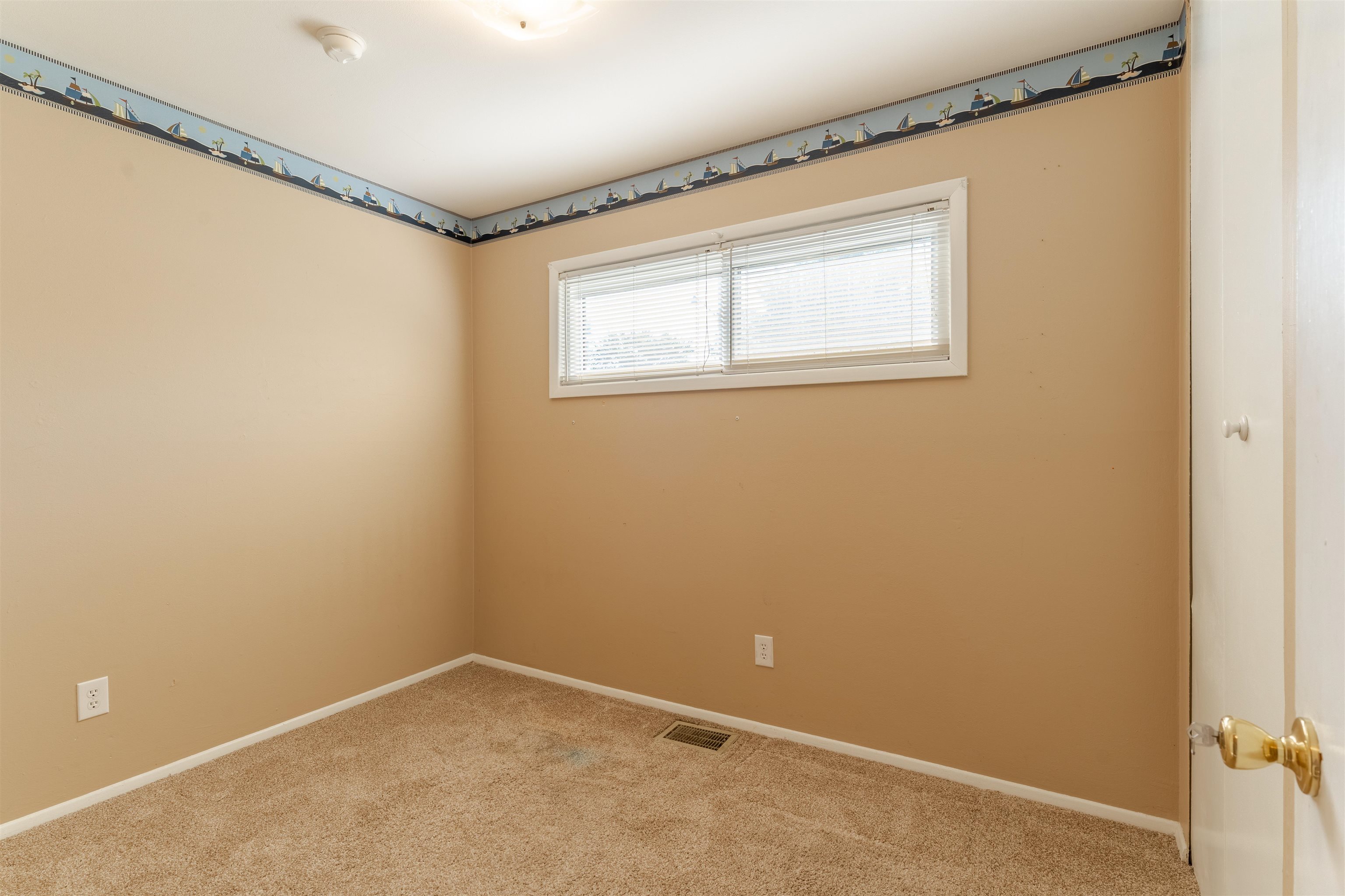 3802 Jefferson St, Owensboro, Kentucky 42303, 4 Bedrooms Bedrooms, ,1 BathroomBathrooms,Single Family Residence,For Sale,Jefferson St,92810