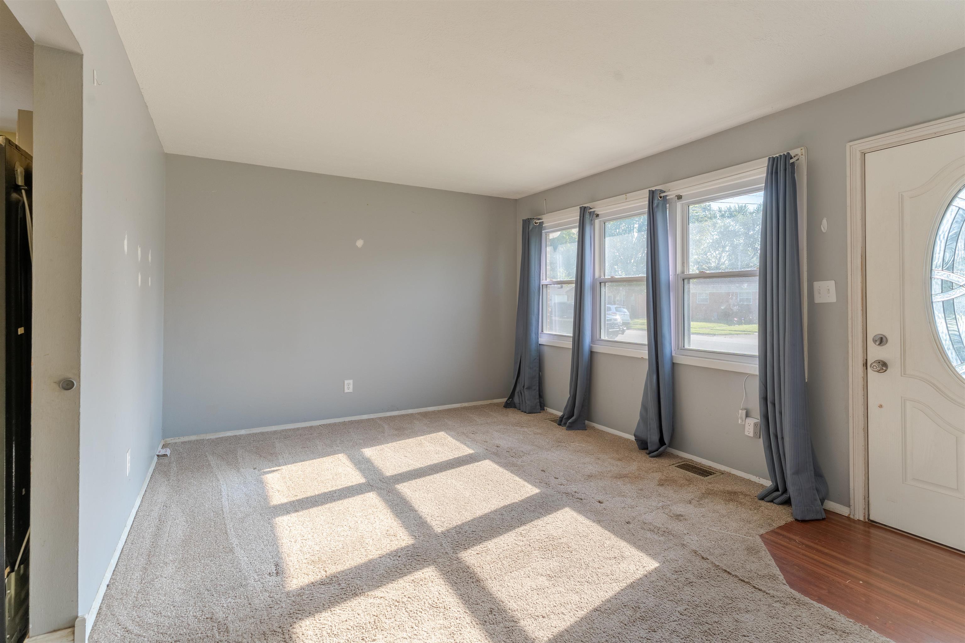 3802 Jefferson St, Owensboro, Kentucky 42303, 4 Bedrooms Bedrooms, ,1 BathroomBathrooms,Single Family Residence,For Sale,Jefferson St,92810