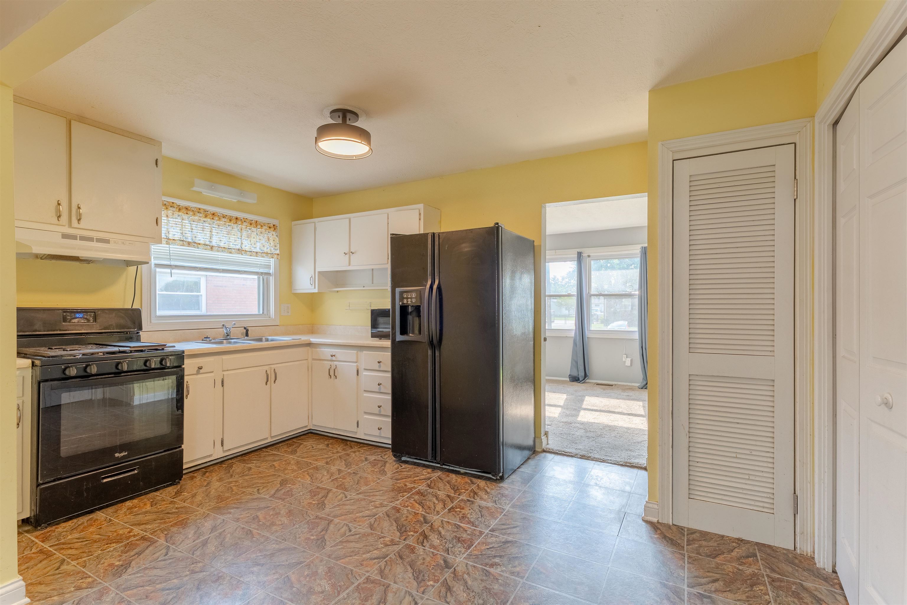 3802 Jefferson St, Owensboro, Kentucky 42303, 4 Bedrooms Bedrooms, ,1 BathroomBathrooms,Single Family Residence,For Sale,Jefferson St,92810