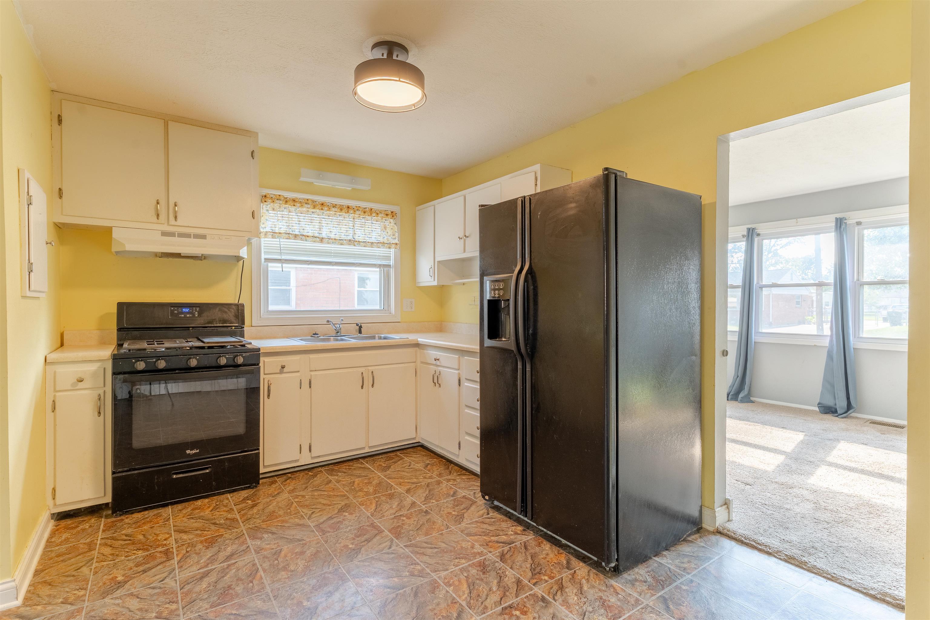 3802 Jefferson St, Owensboro, Kentucky 42303, 4 Bedrooms Bedrooms, ,1 BathroomBathrooms,Single Family Residence,For Sale,Jefferson St,92810