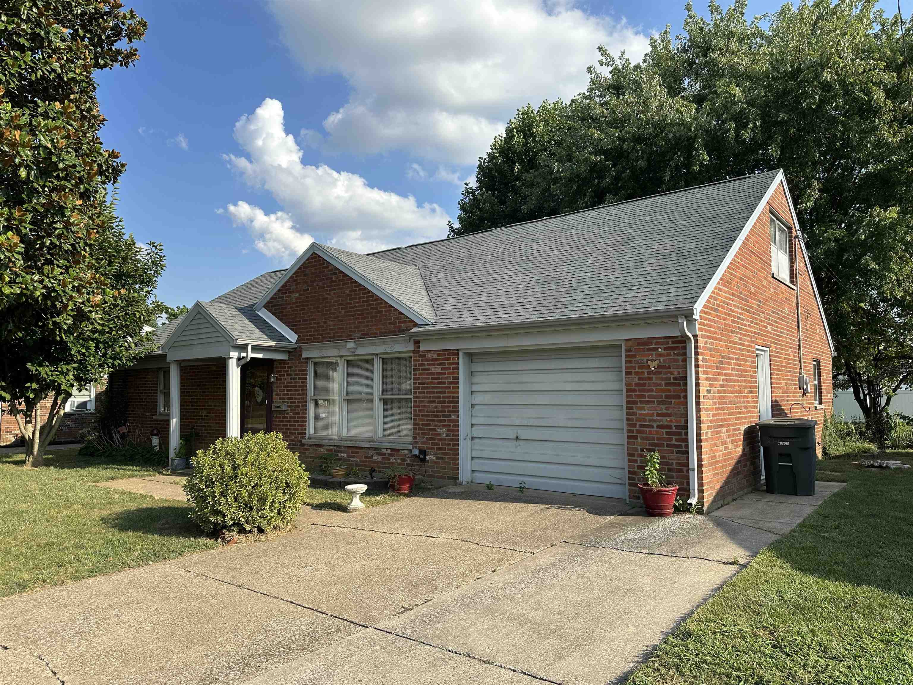 2324 Middleground Dr, Owensboro, Kentucky 42301, 4 Bedrooms Bedrooms, ,2 BathroomsBathrooms,Single Family Residence,For Sale,Middleground Dr,92812